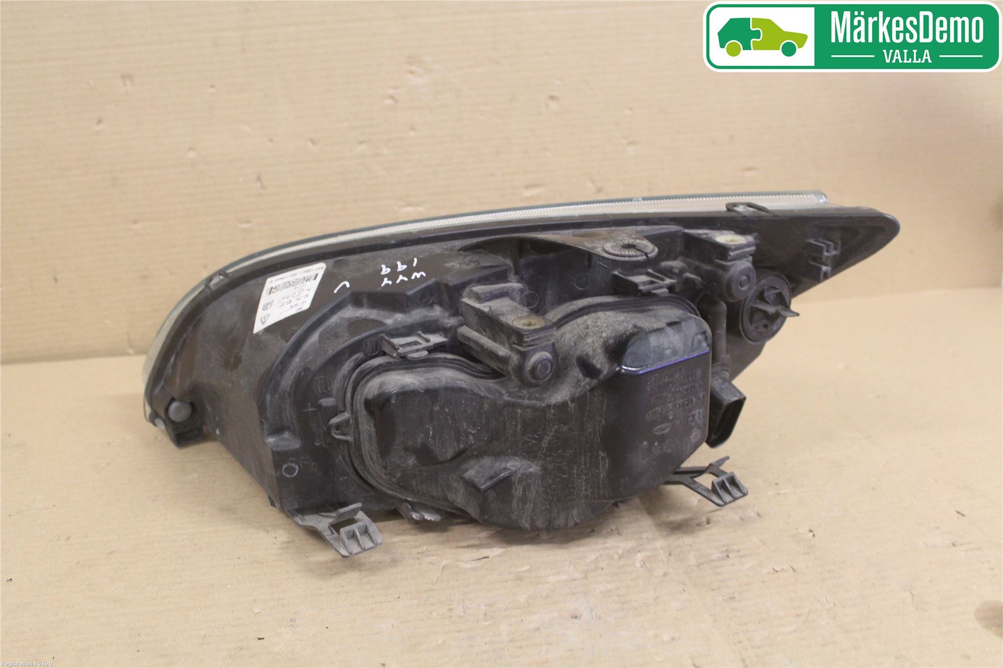 Ford FOCUS     04-07 Strålkastare Vänster