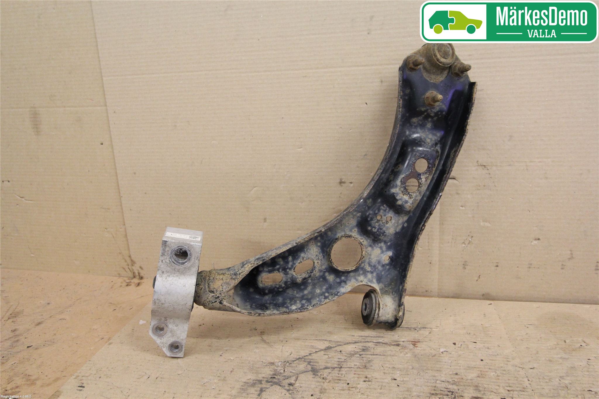 Volkswagen VW PASSAT 11-14 Bärarm Fram Undre Hö