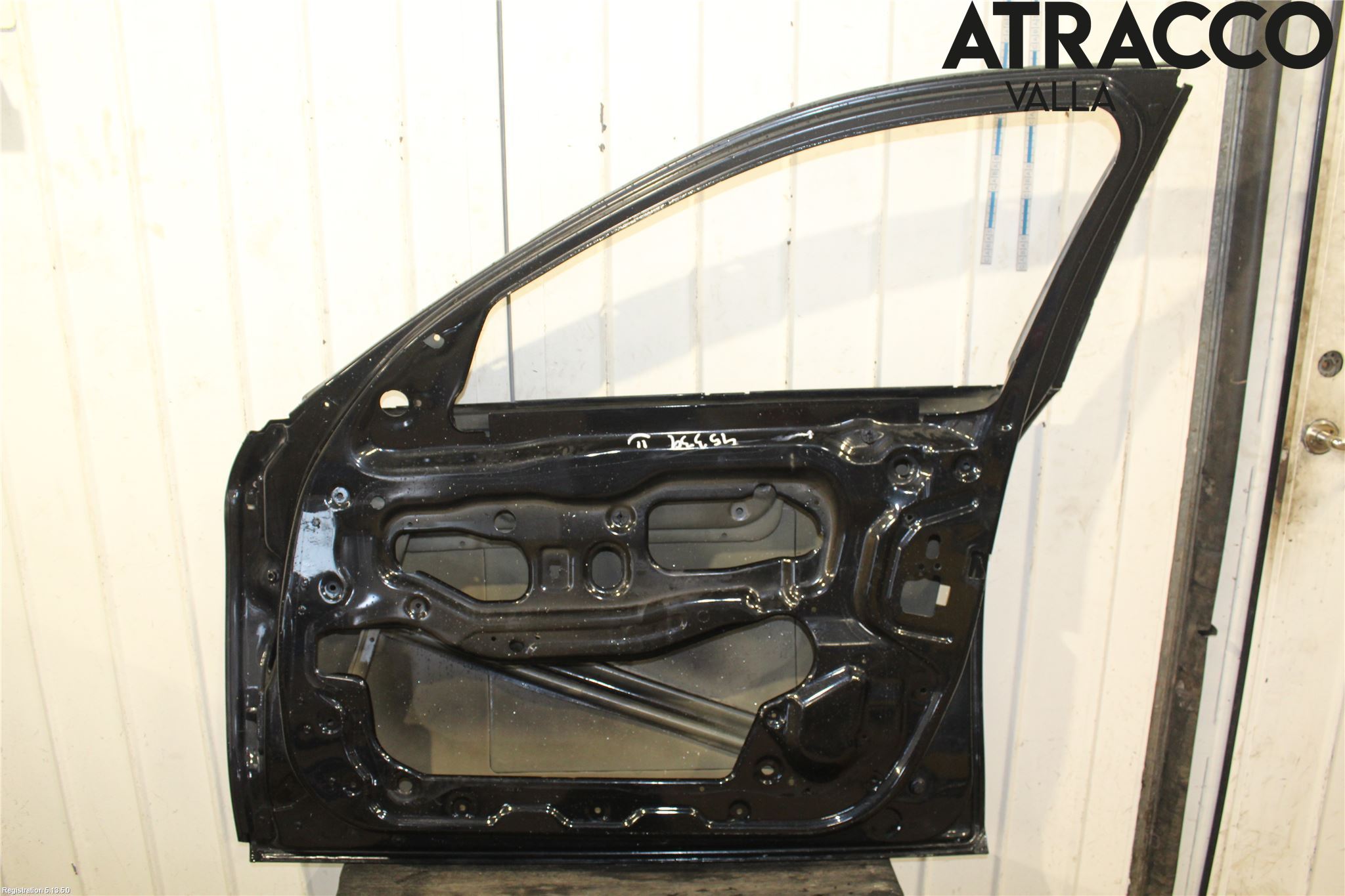 BMW 5 F10/F11/F18 09-17 Dörr Fram Höger