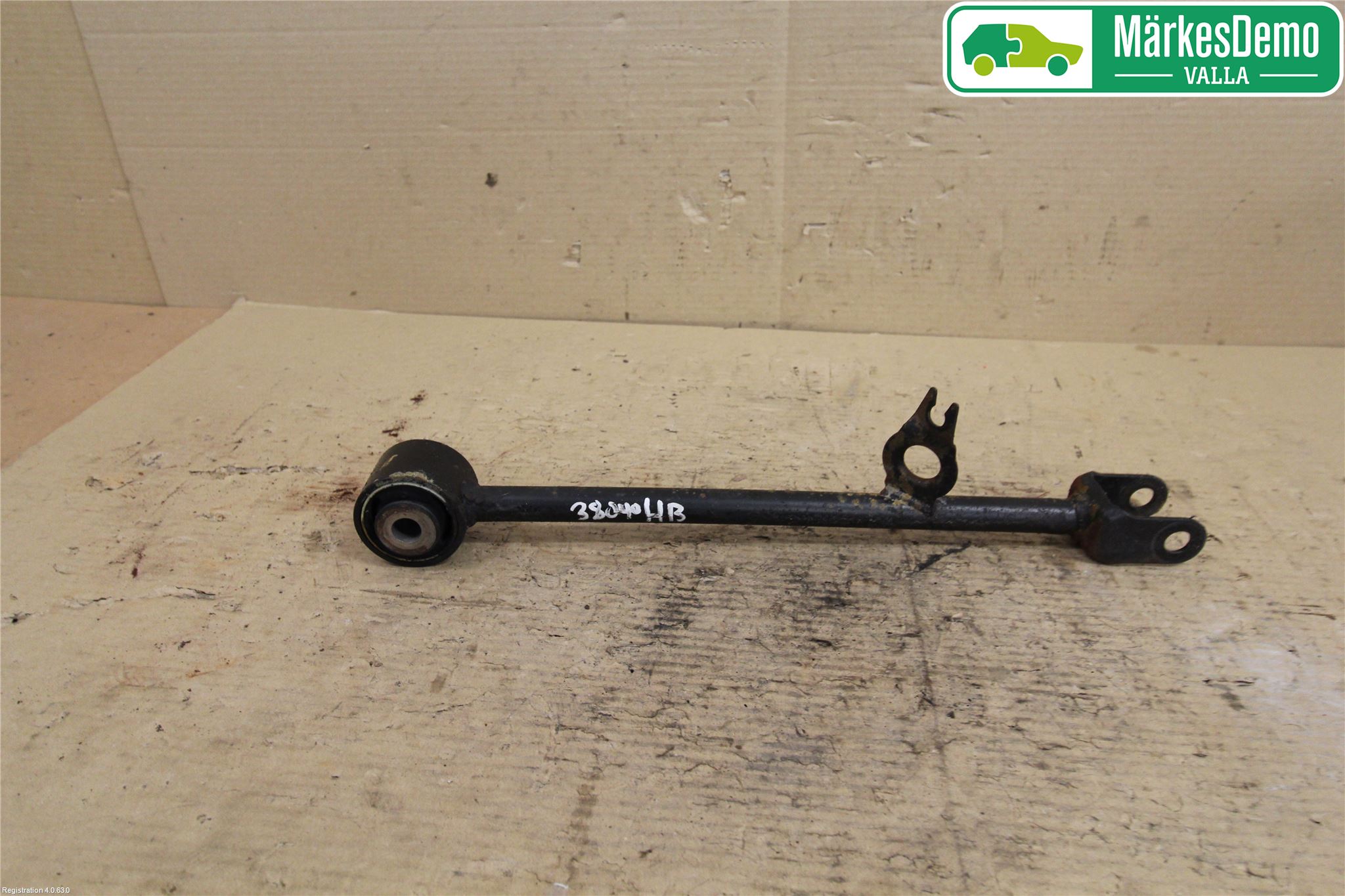 Dacia DUSTER 10-17 Bärarm Bak Höger