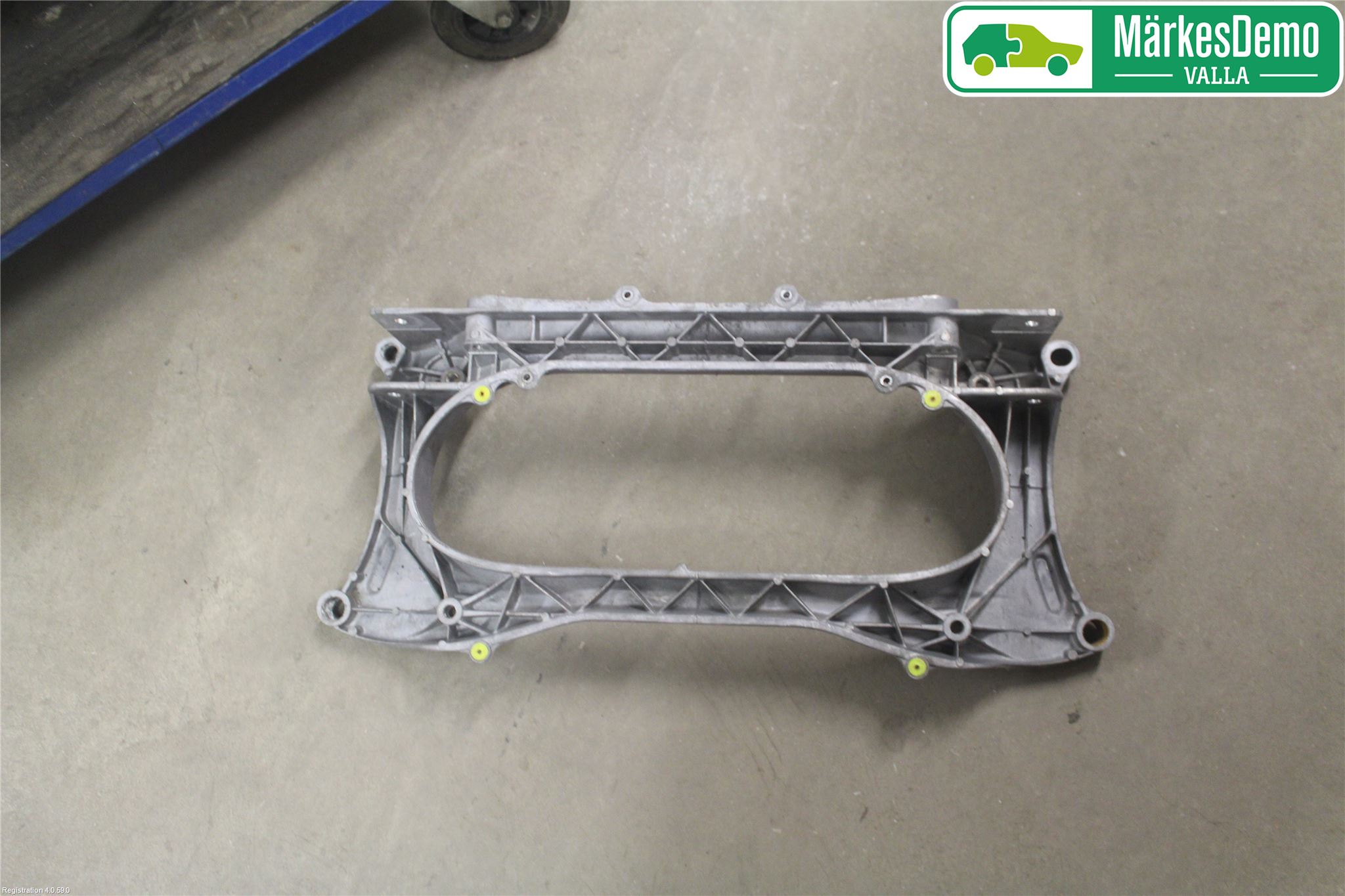 Lexus IS 220d/250/350 06-13 Framvagnsbalk