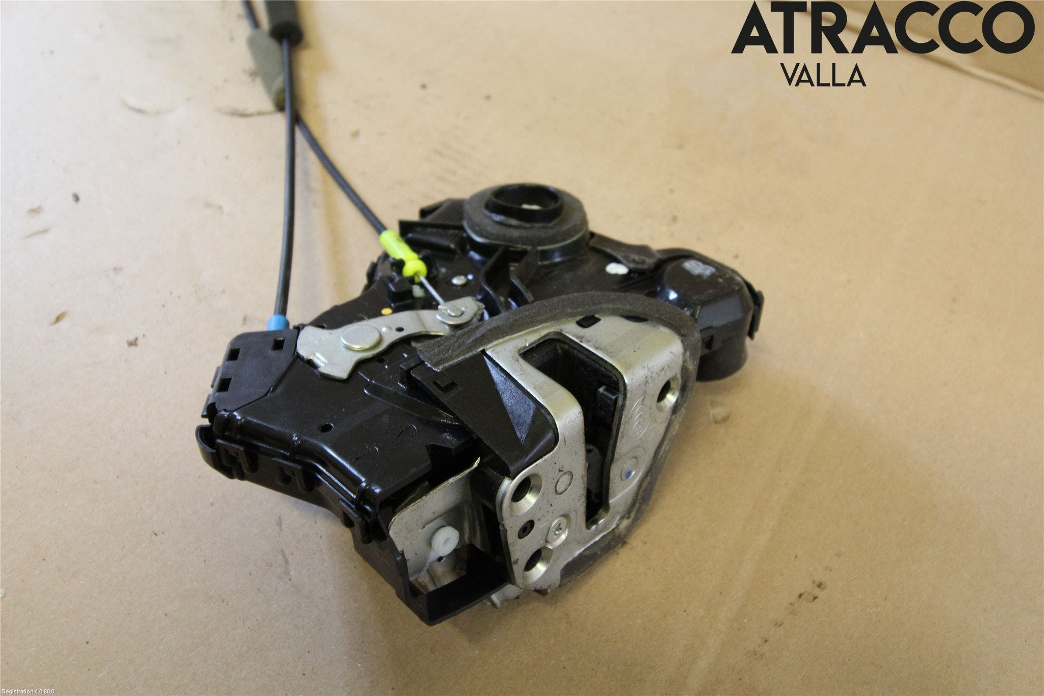 Toyota AVENSIS 09-15 Låskista-Dörrlås