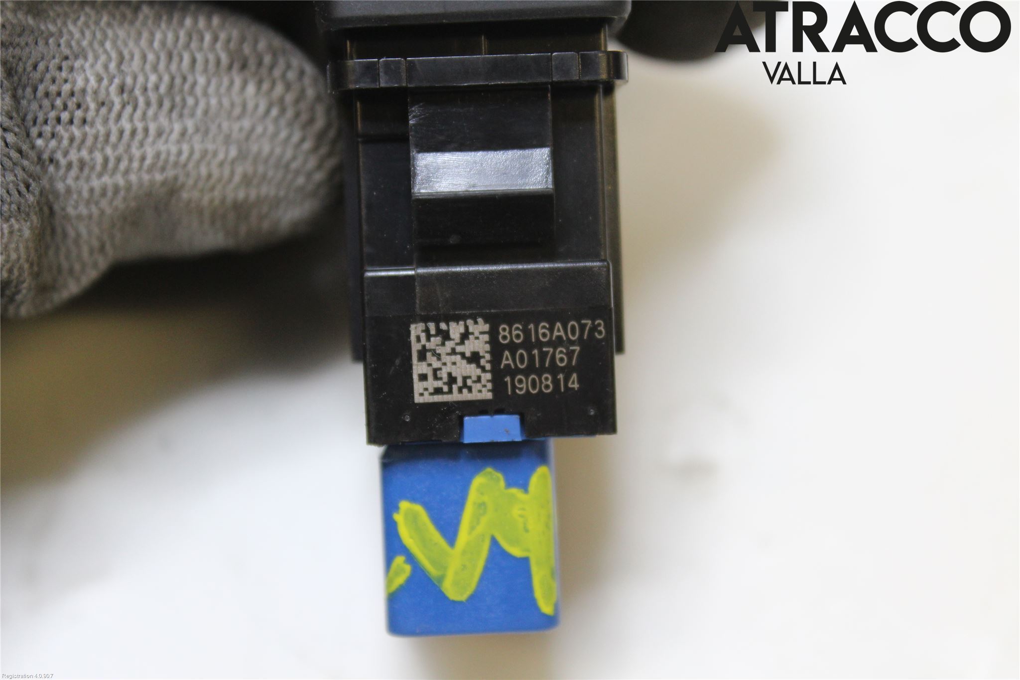 Mitsubishi OUTLANDER 13-21 Strömställare Baklucka