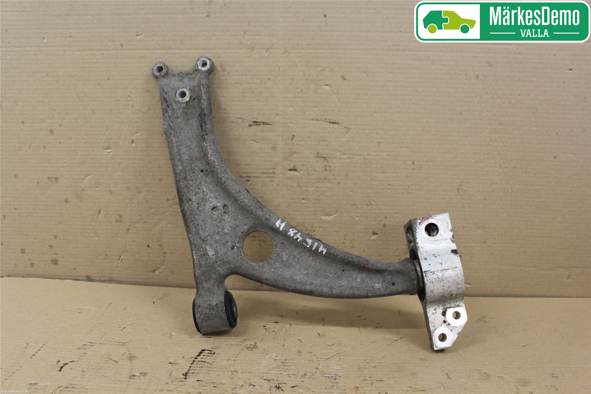 Volkswagen VW PASSAT 05-11 Bärarm Fram Undre Hö