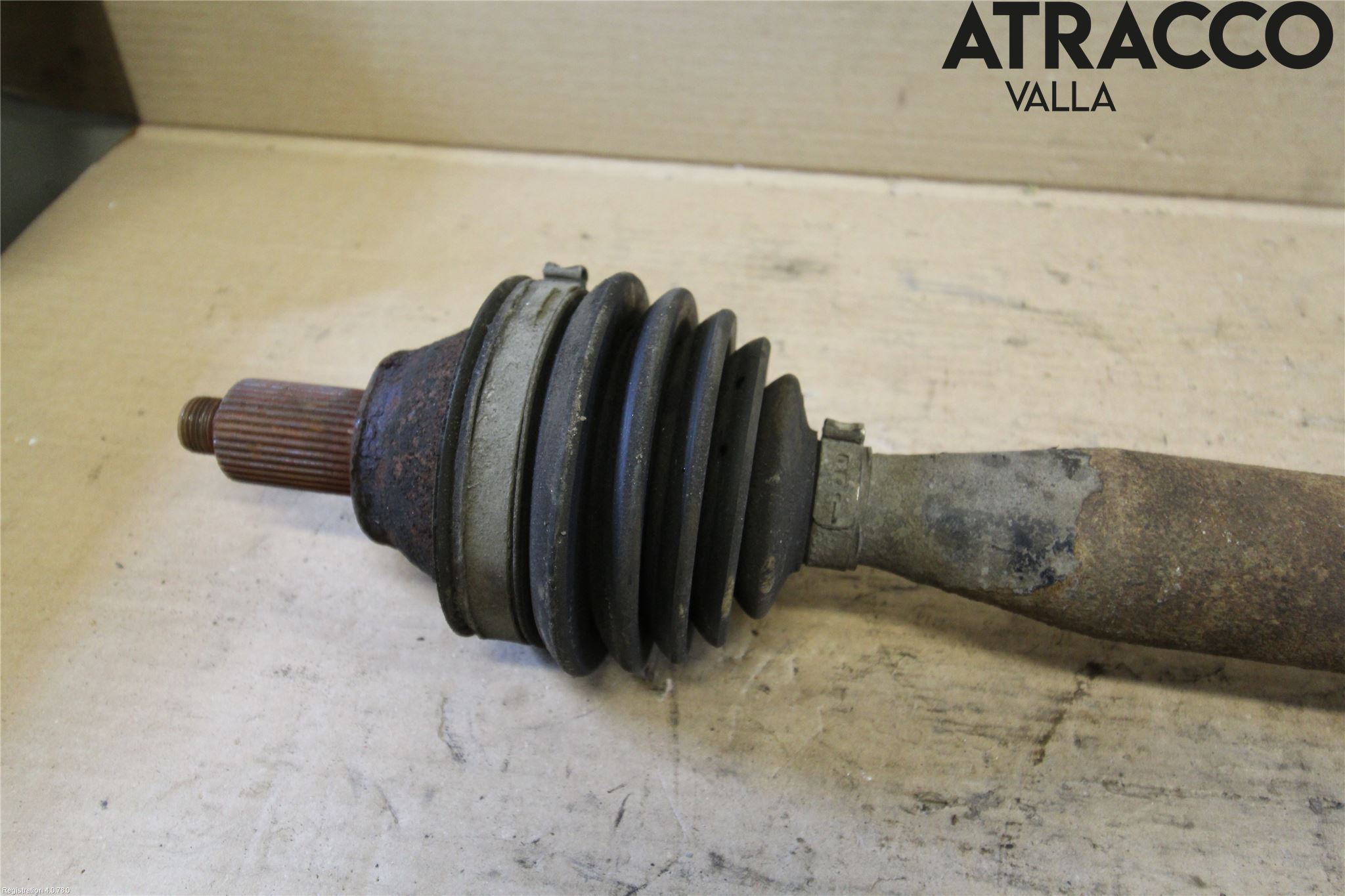 Volkswagen VW CADDY      04-10 Drivaxel Fram Höger