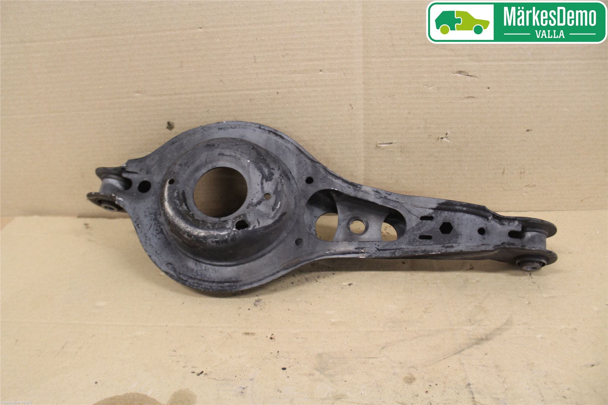 Volvo V40 12-19 Bärarm Bak Höger