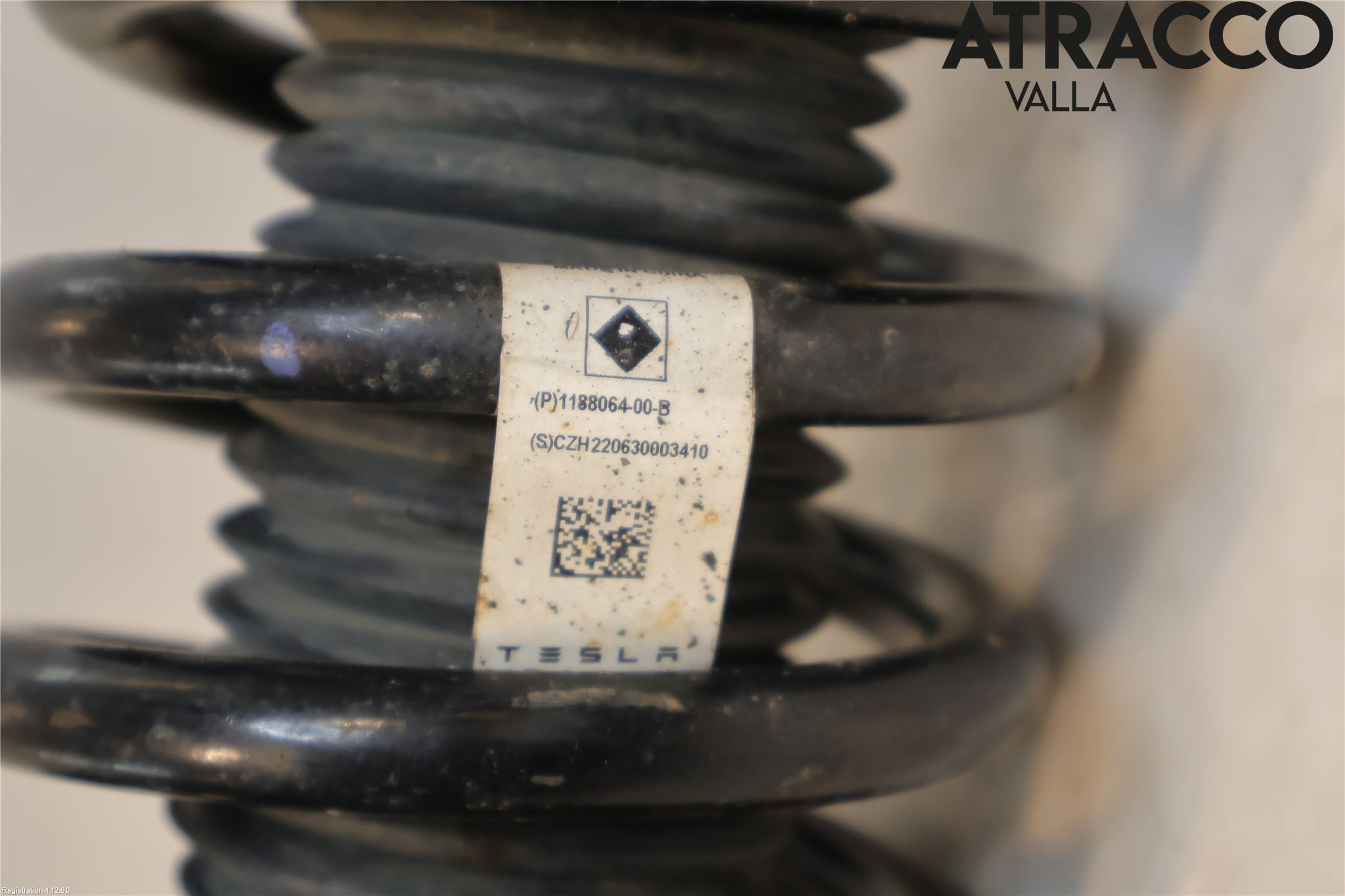 Tesla MODEL Y 21- Fjäderben Fram Höger