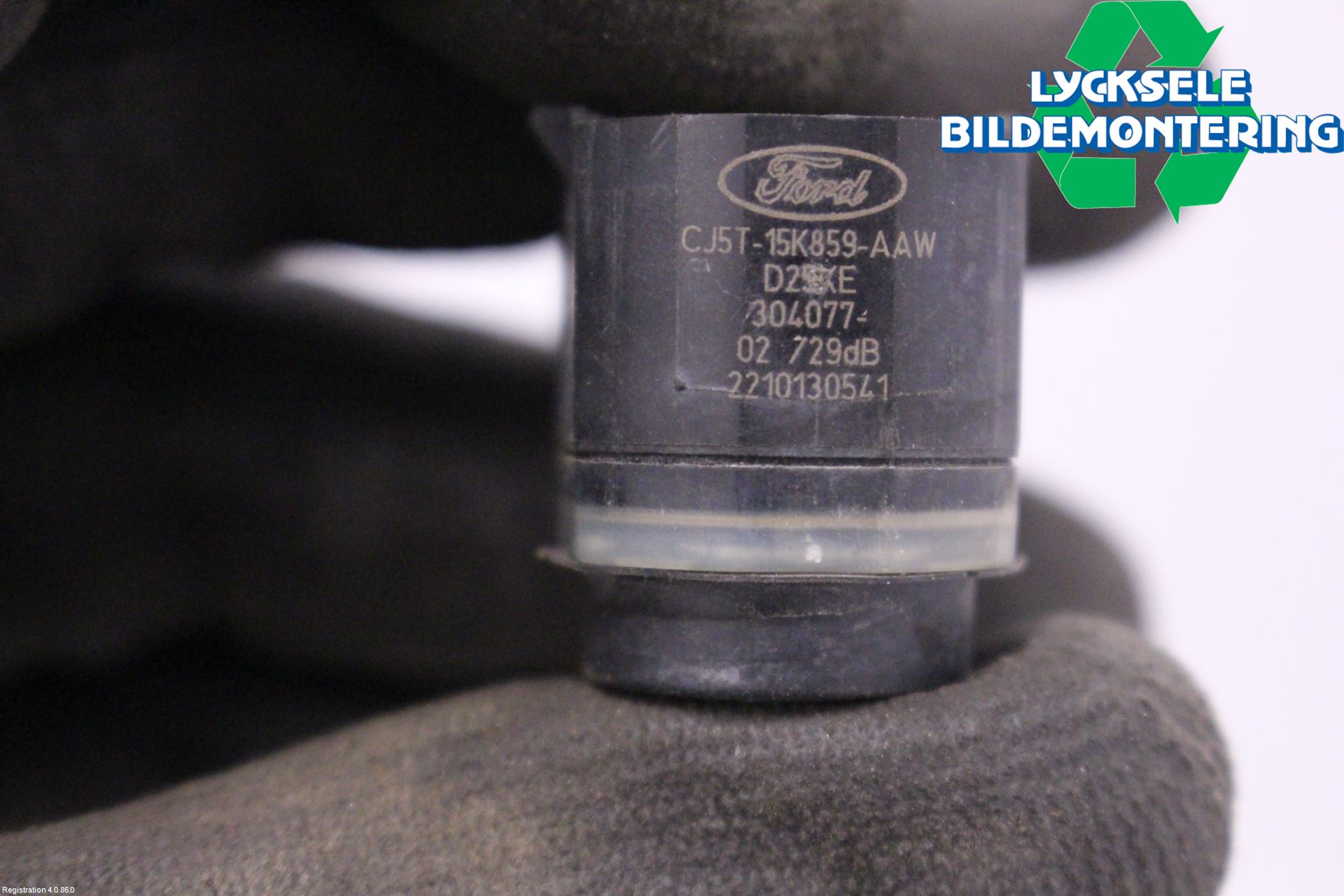 Ford KUGA 13-16 Parkeringshjälp Frontsensor