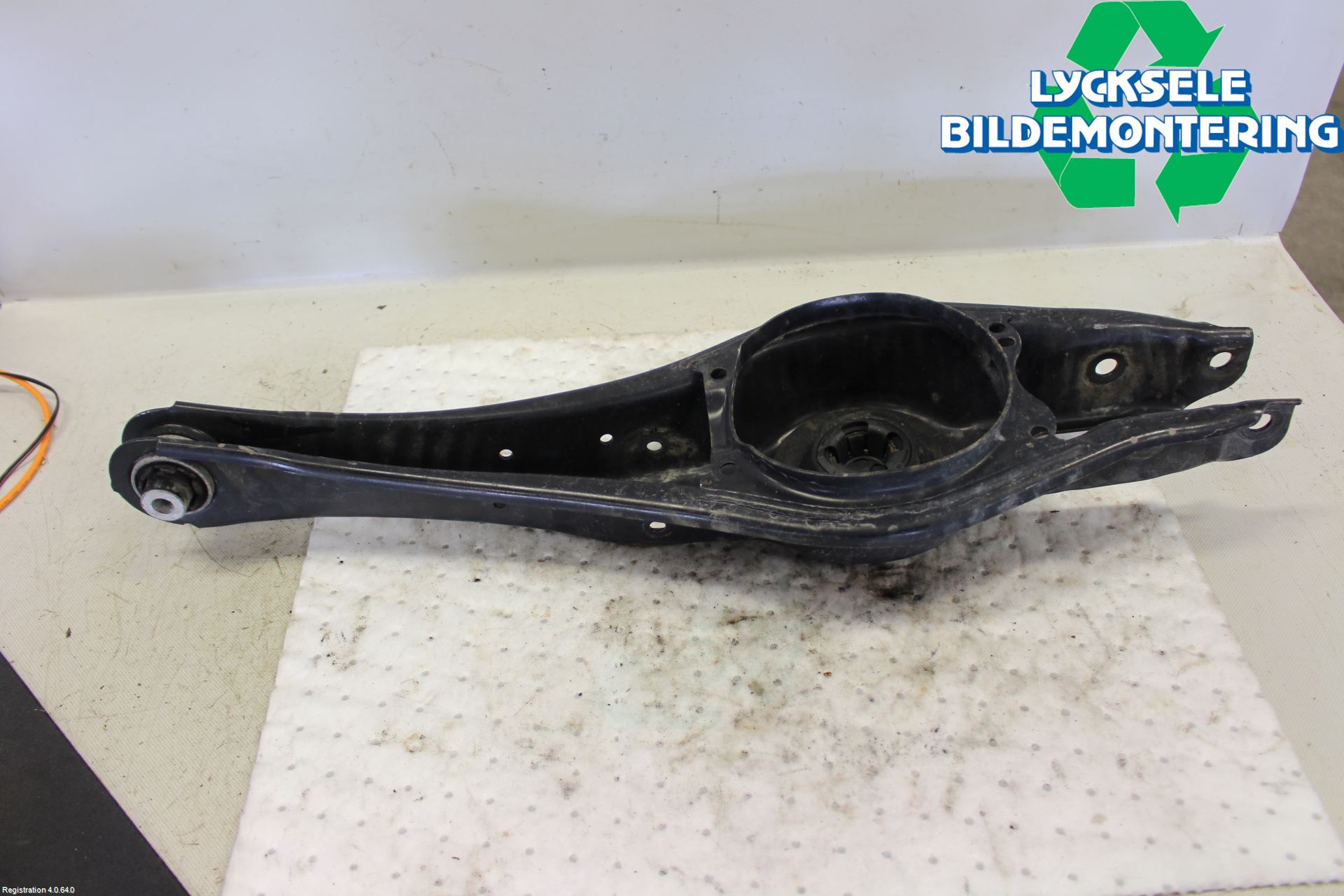 Volkswagen VW TIGUAN 16-24 Bärarm Bak Höger