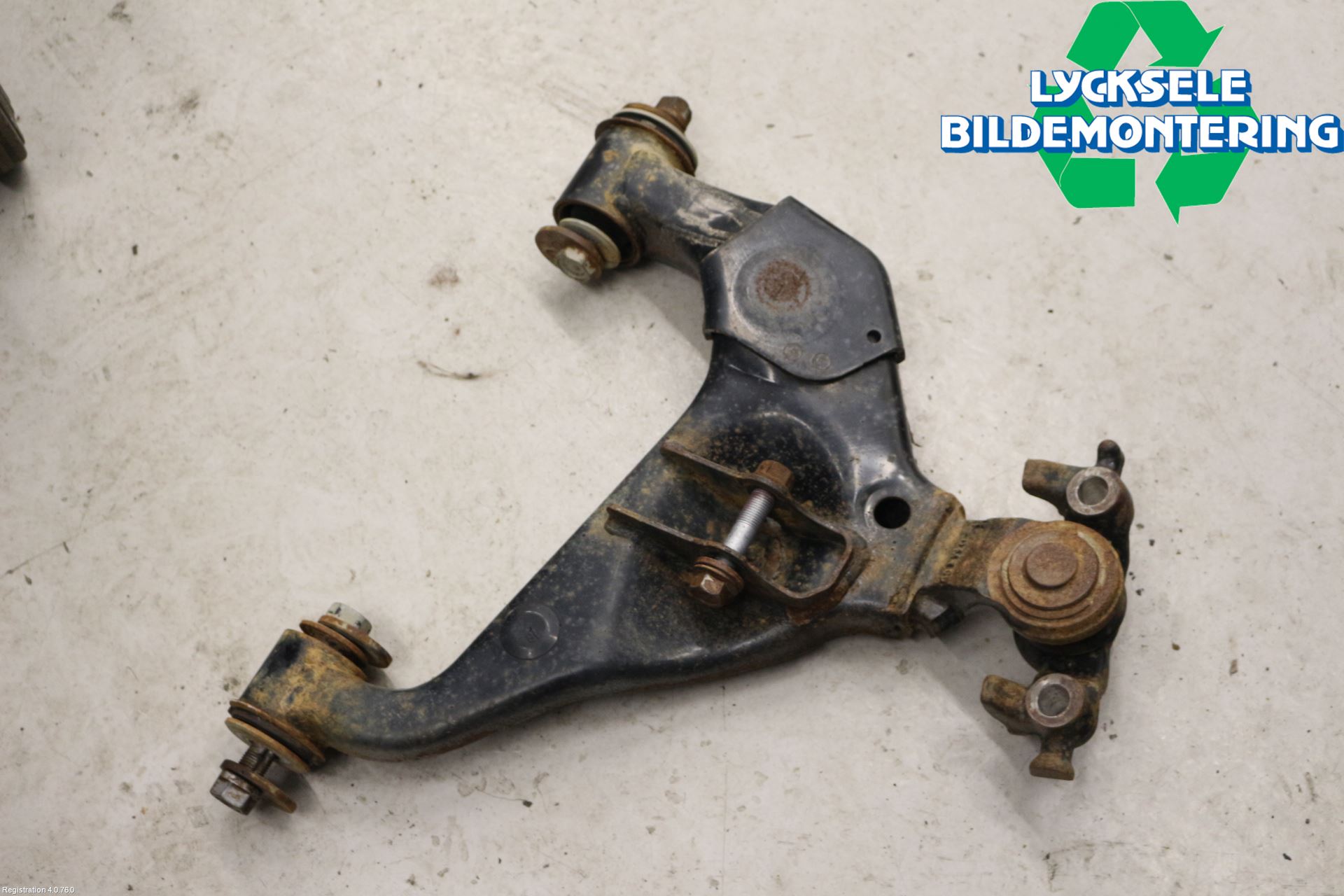 Toyota HILUX 16- Bärarm Fram Undre Vä