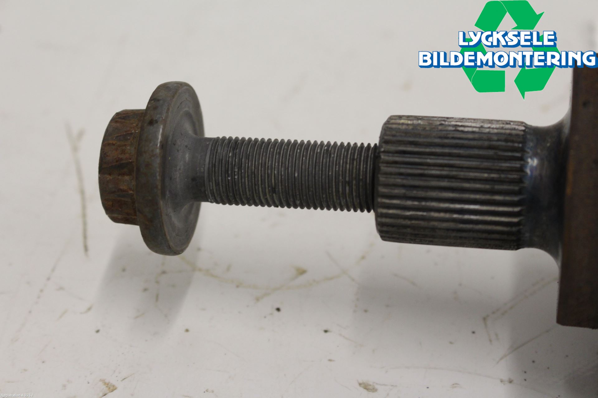 Volkswagen VW PASSAT 11-14 Drivaxel Fram Höger