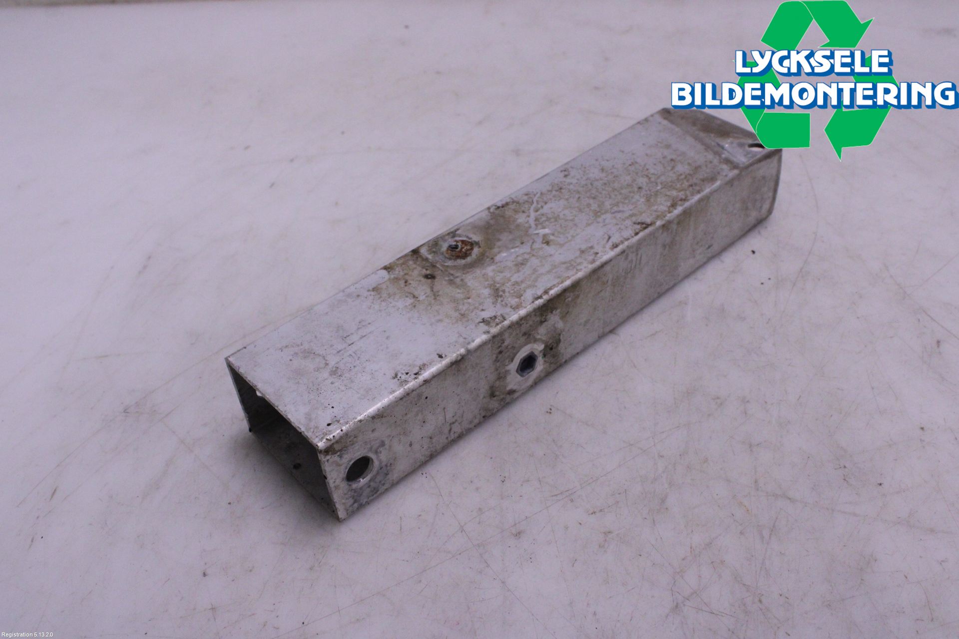 BMW 5 F10/F11/F18 09-17 Stötfångarbärjärn Fram