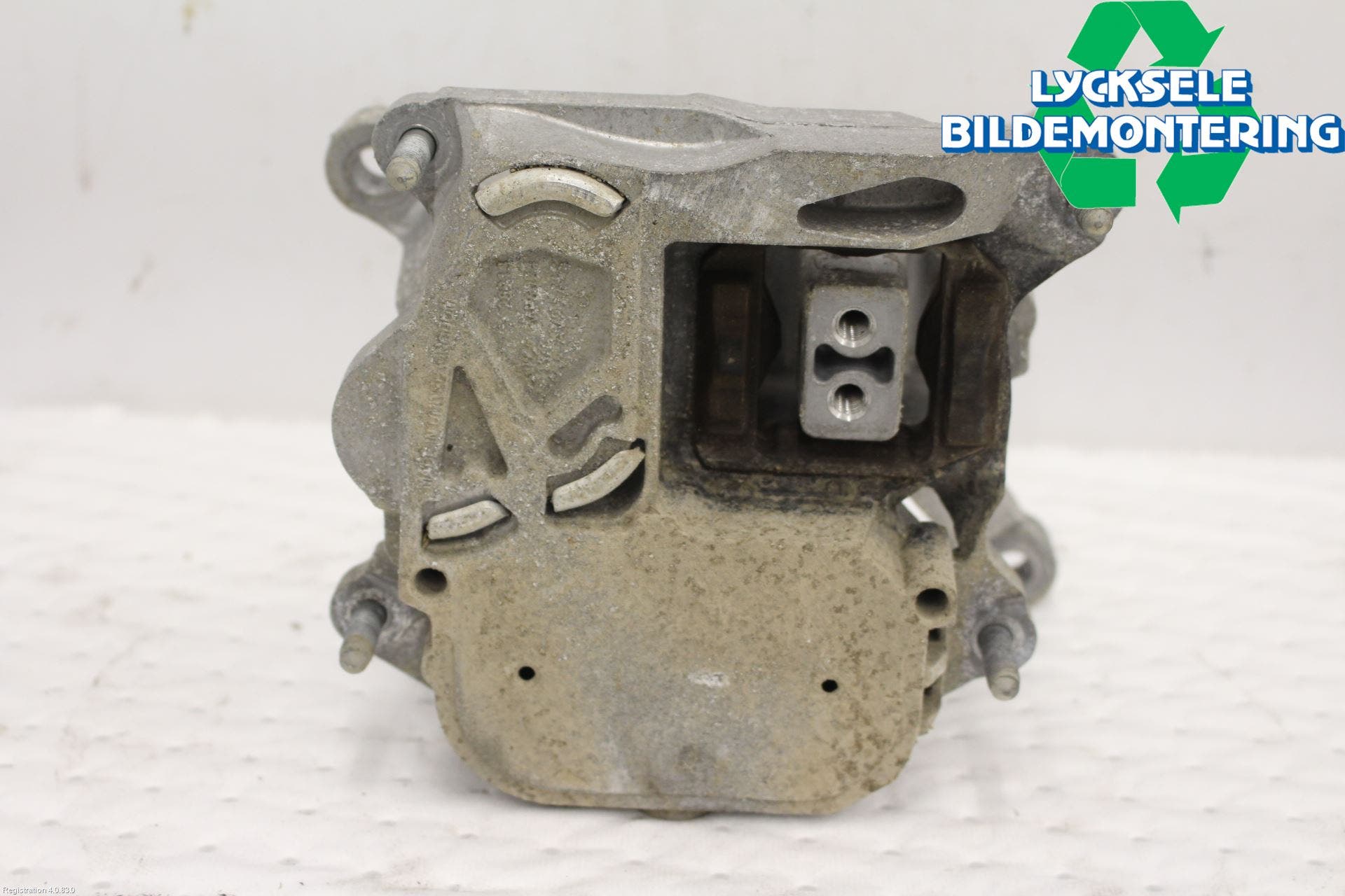 Audi A6 F2/C8 19- Växellådsfäste