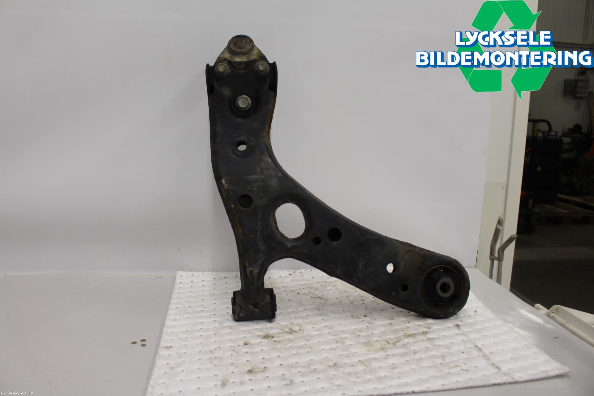 Toyota AURIS 13-19 Bärarm Fram Undre Vä