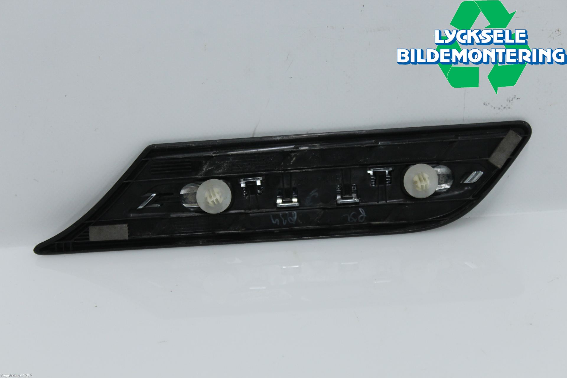 Suzuki VITARA 15- List Framskärm Hö