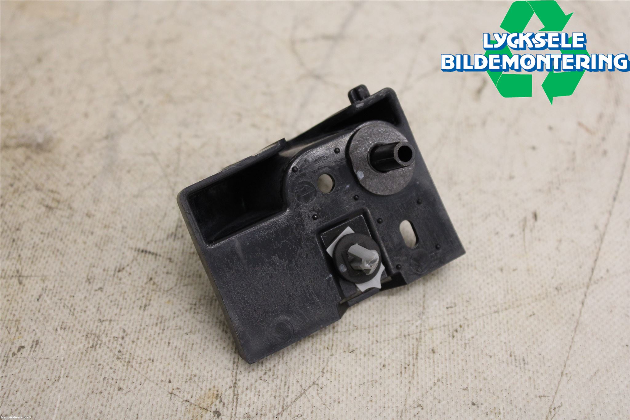 Ford KUGA 13-16 Stötfångarfäste Bak Hö