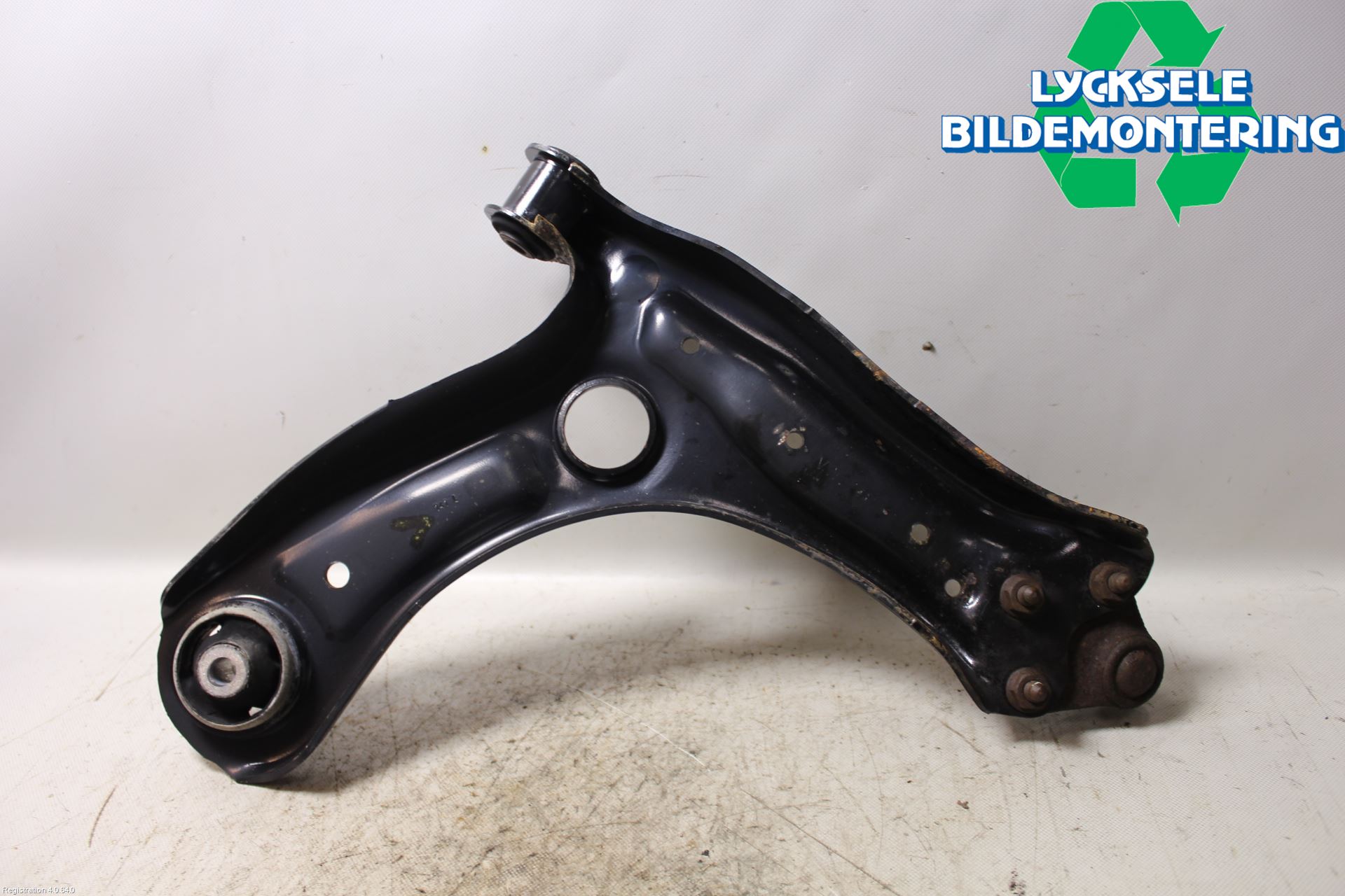 Skoda FABIA 07-14 Bärarm Fram Undre Vä