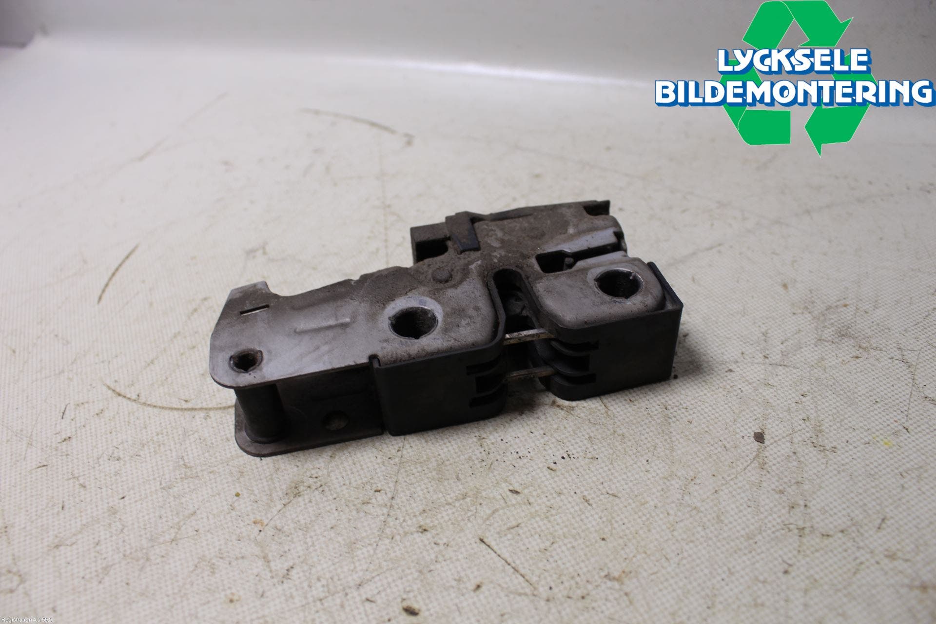 Volkswagen VW PASSAT 11-14 Huvlås