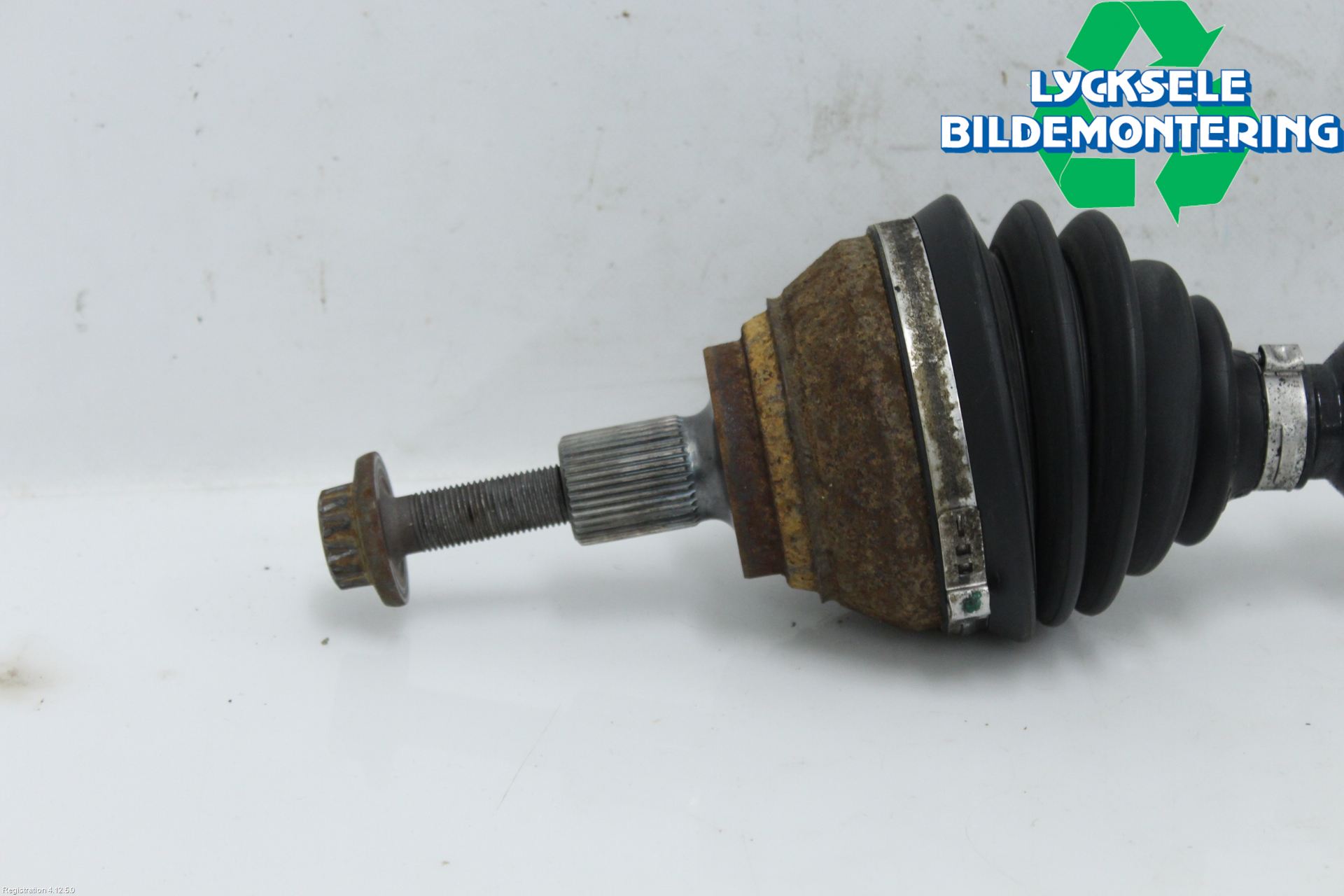 Volkswagen VW PASSAT 15-19 Drivaxel Fram Höger