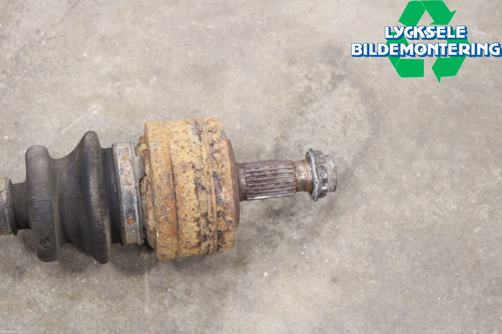 Mercedes-Benz MB 190    (W201) 82-93 Drivaxel Bak Höger