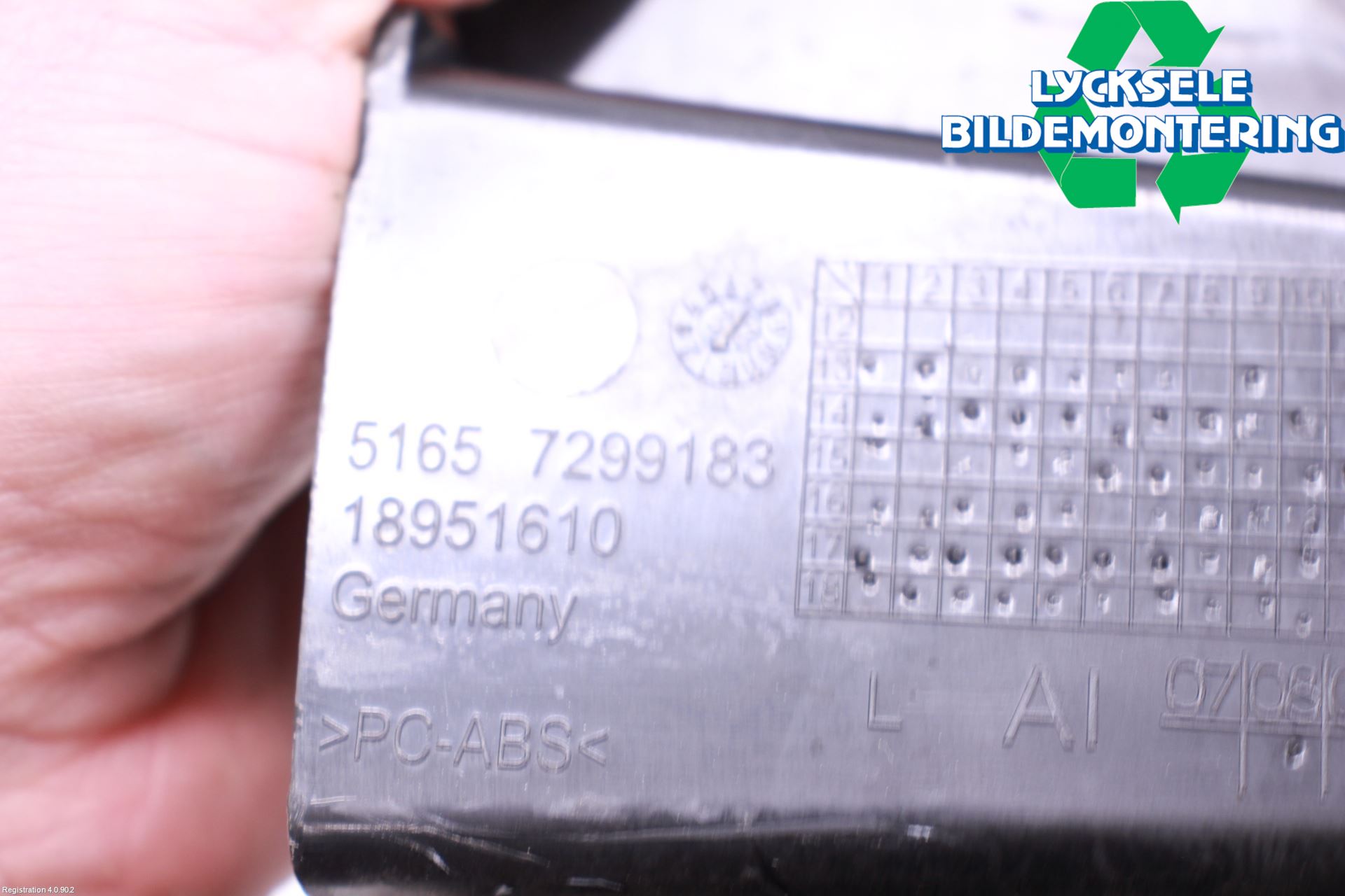 BMW i3 I01 13-22 Skärmfäste Fram Vä