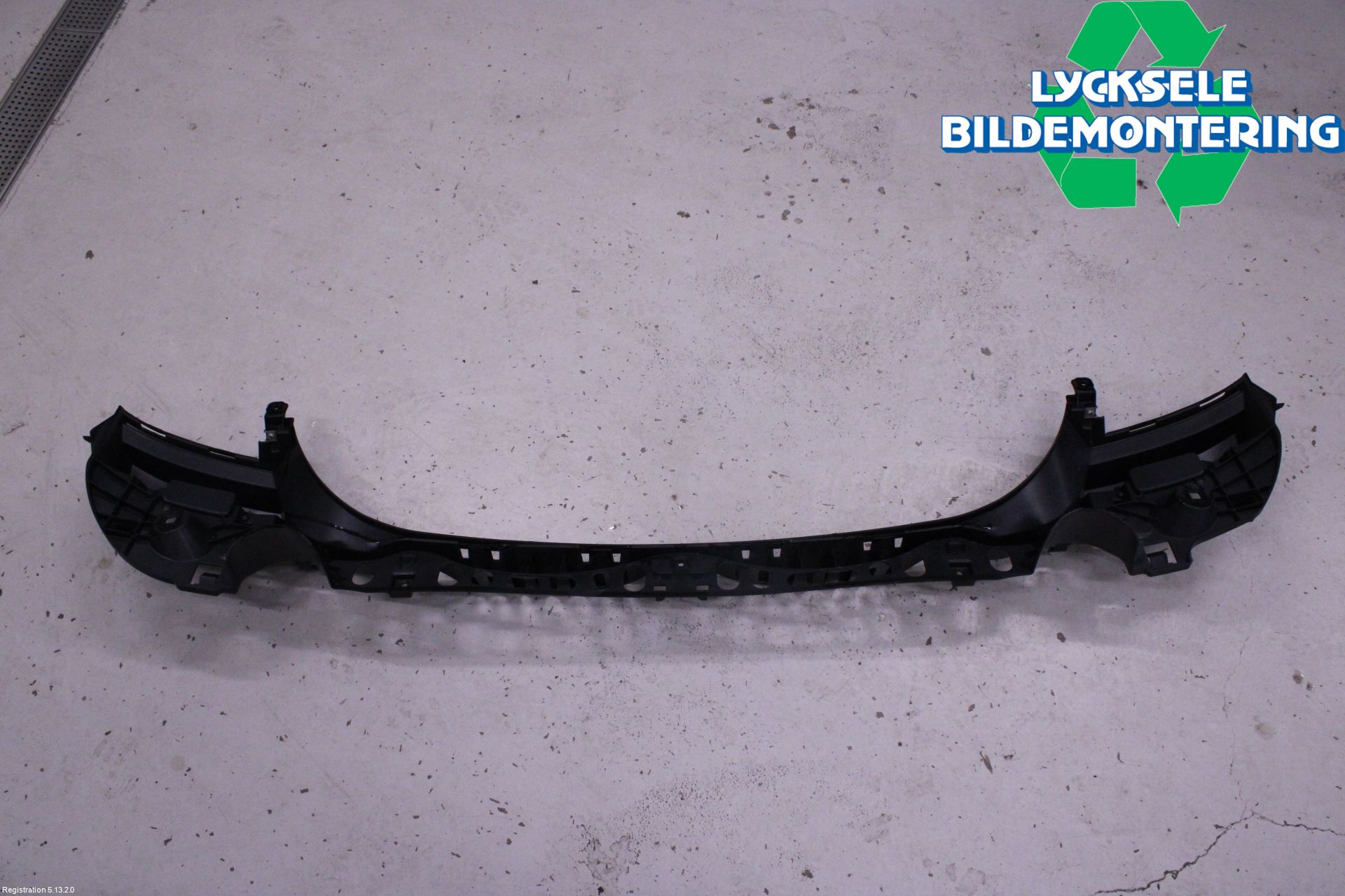 BMW 5 F10/F11/F18 09-17 Stötfångardel Bak Mitt