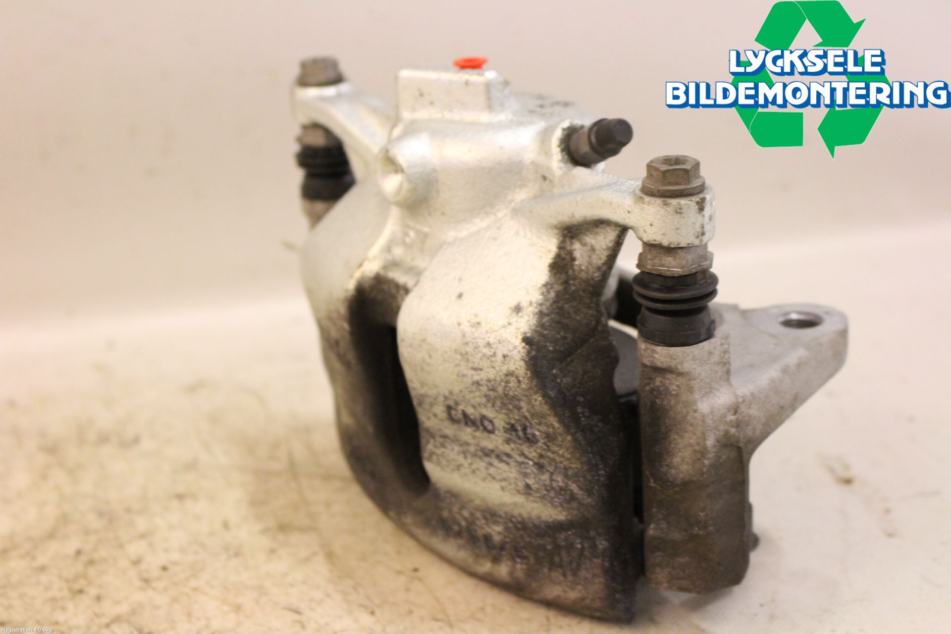 Volkswagen VW PASSAT 15-19 Bromsok Fram Vänster