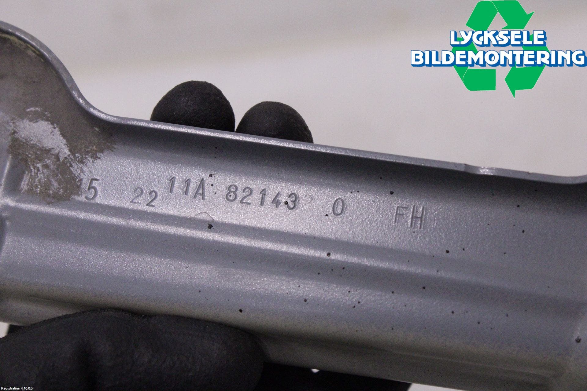 Volkswagen VW ID.4 21- Skärmfäste Fram Hö