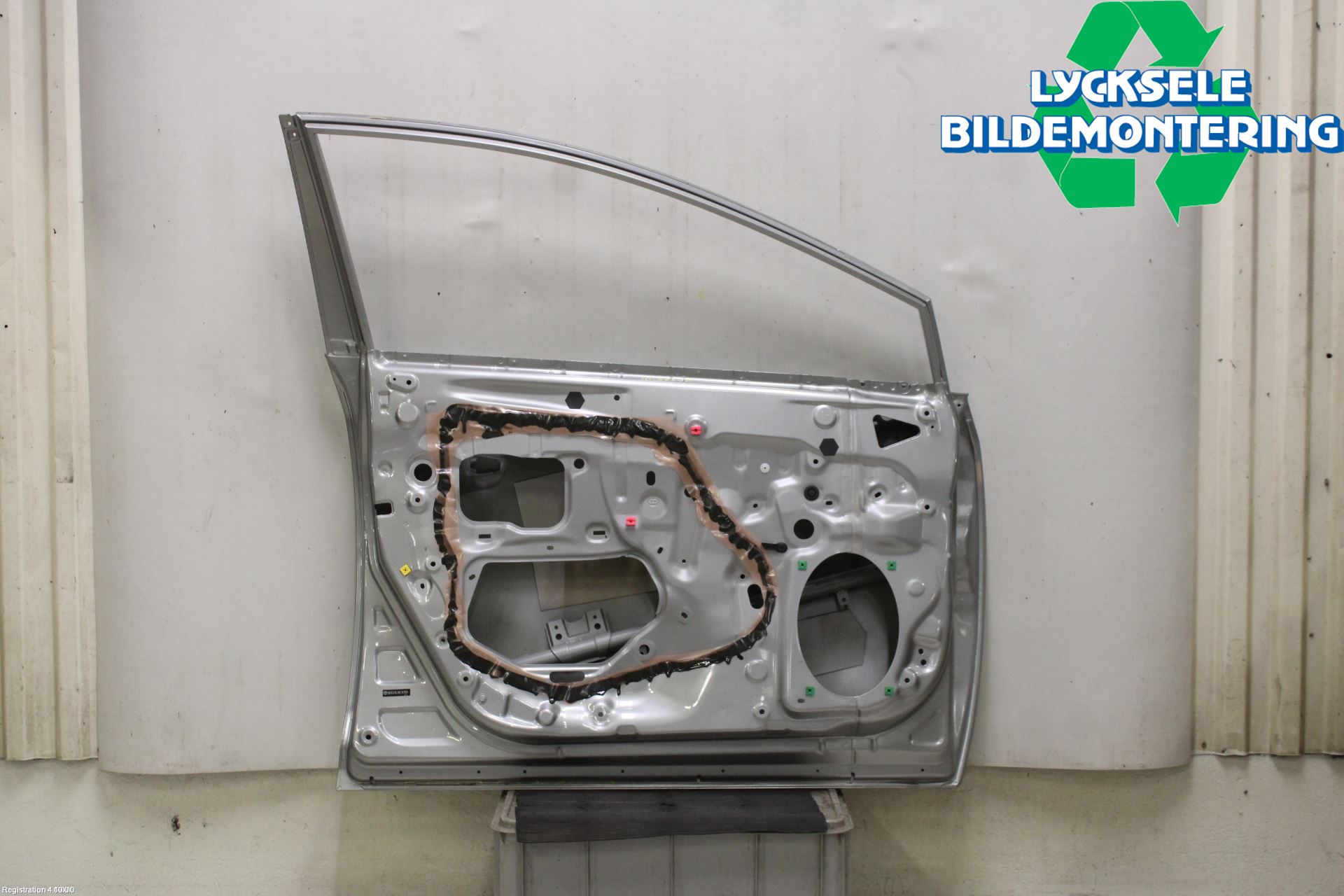 Toyota AVENSIS 09-15 Dörr Fram Vänster