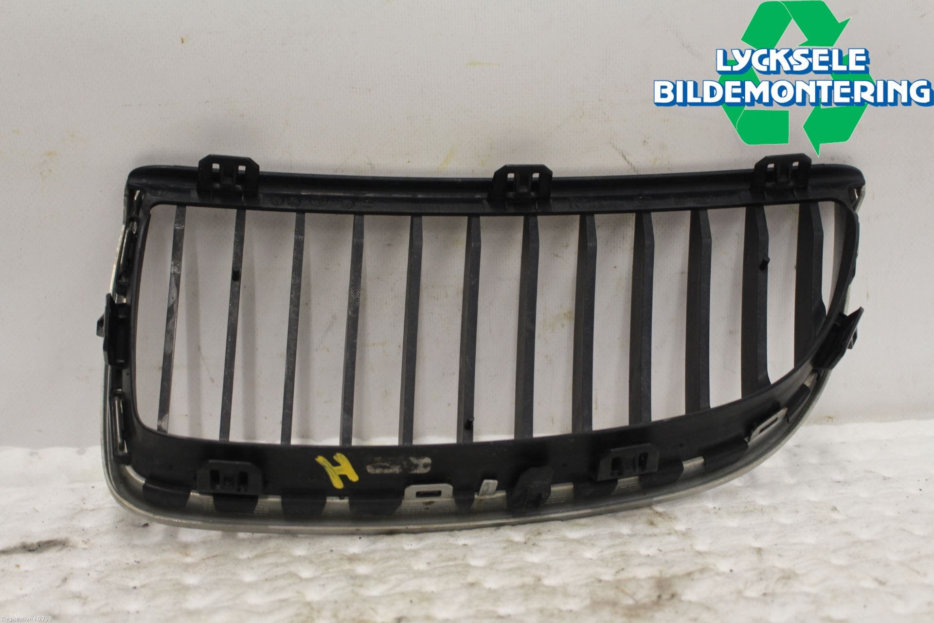 BMW 3 E90/91 SED/TOU 05-12 Grilldel Höger