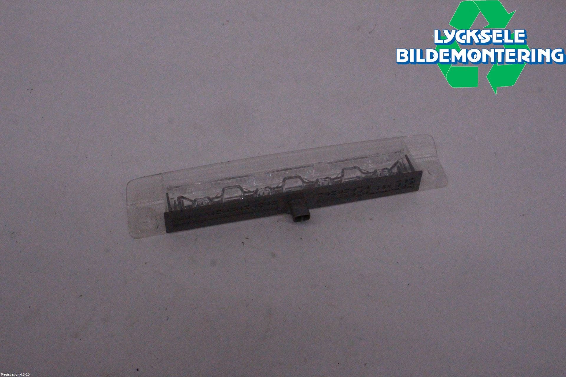 Toyota YARIS CROSS XP21 21- Bromsljus Bakruta