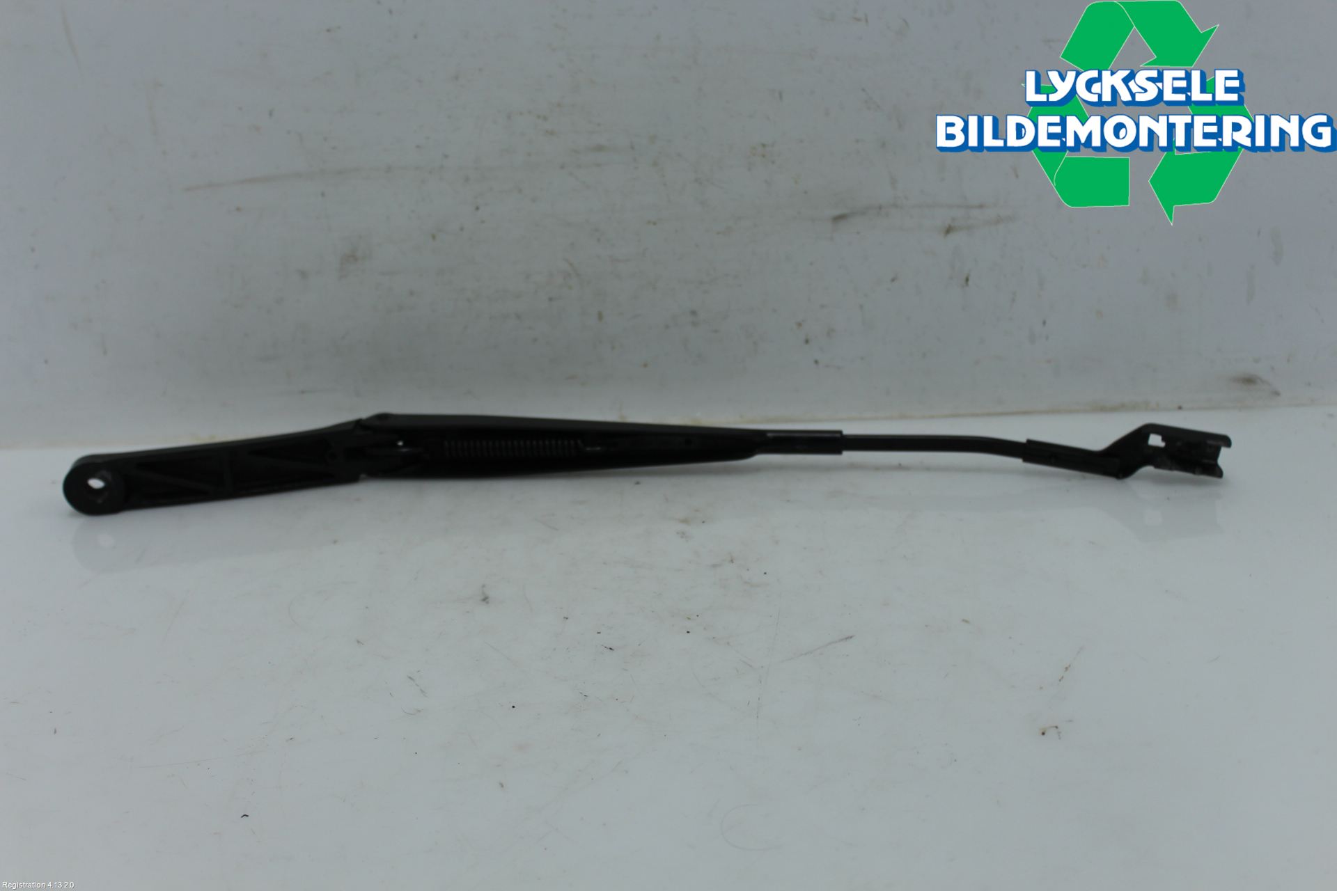 Volkswagen VW PASSAT 15-19 Torkararm Armar Vindruta
