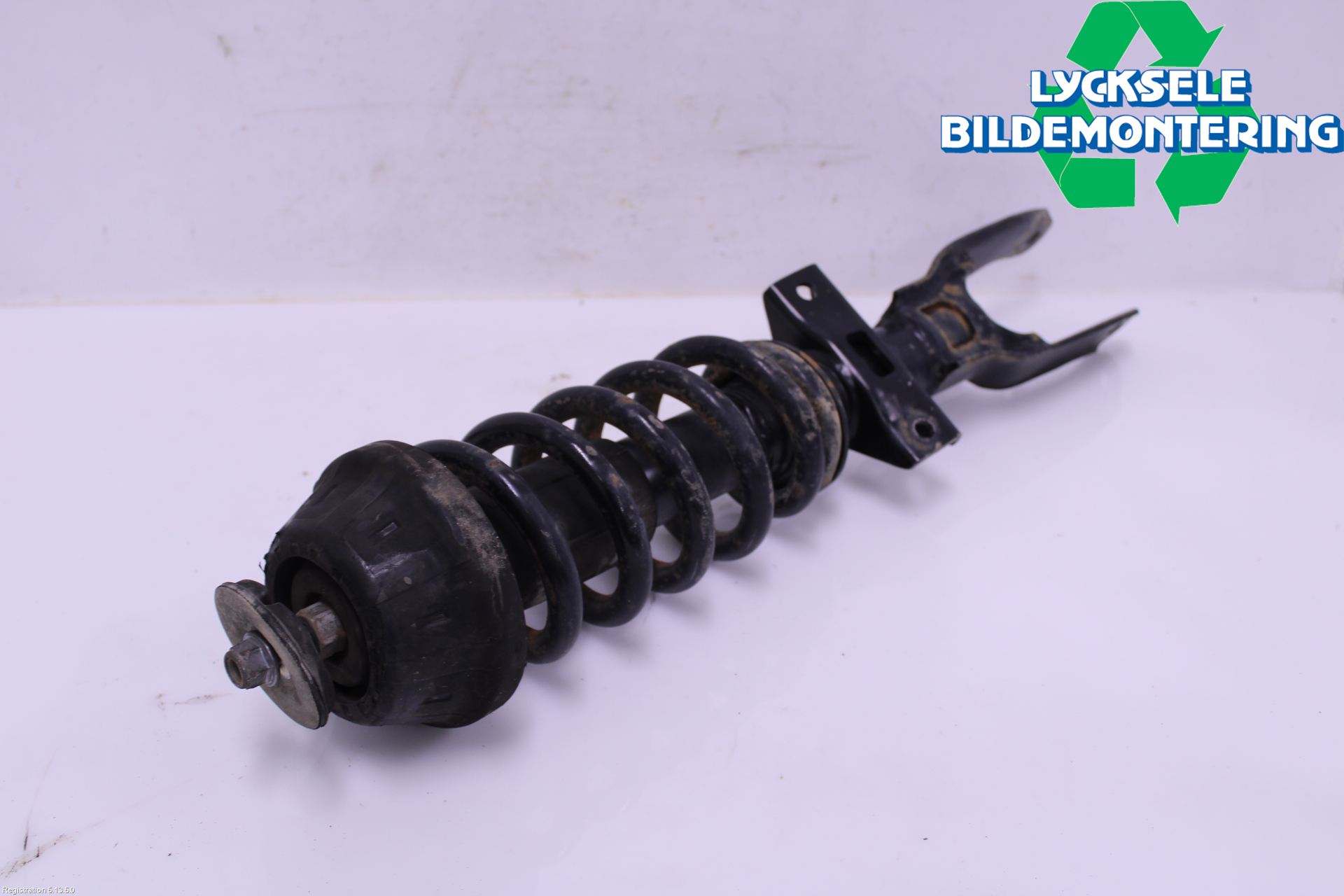 Volkswagen VW AMAROK 2H 10-22 Fjäderben Fram Höger