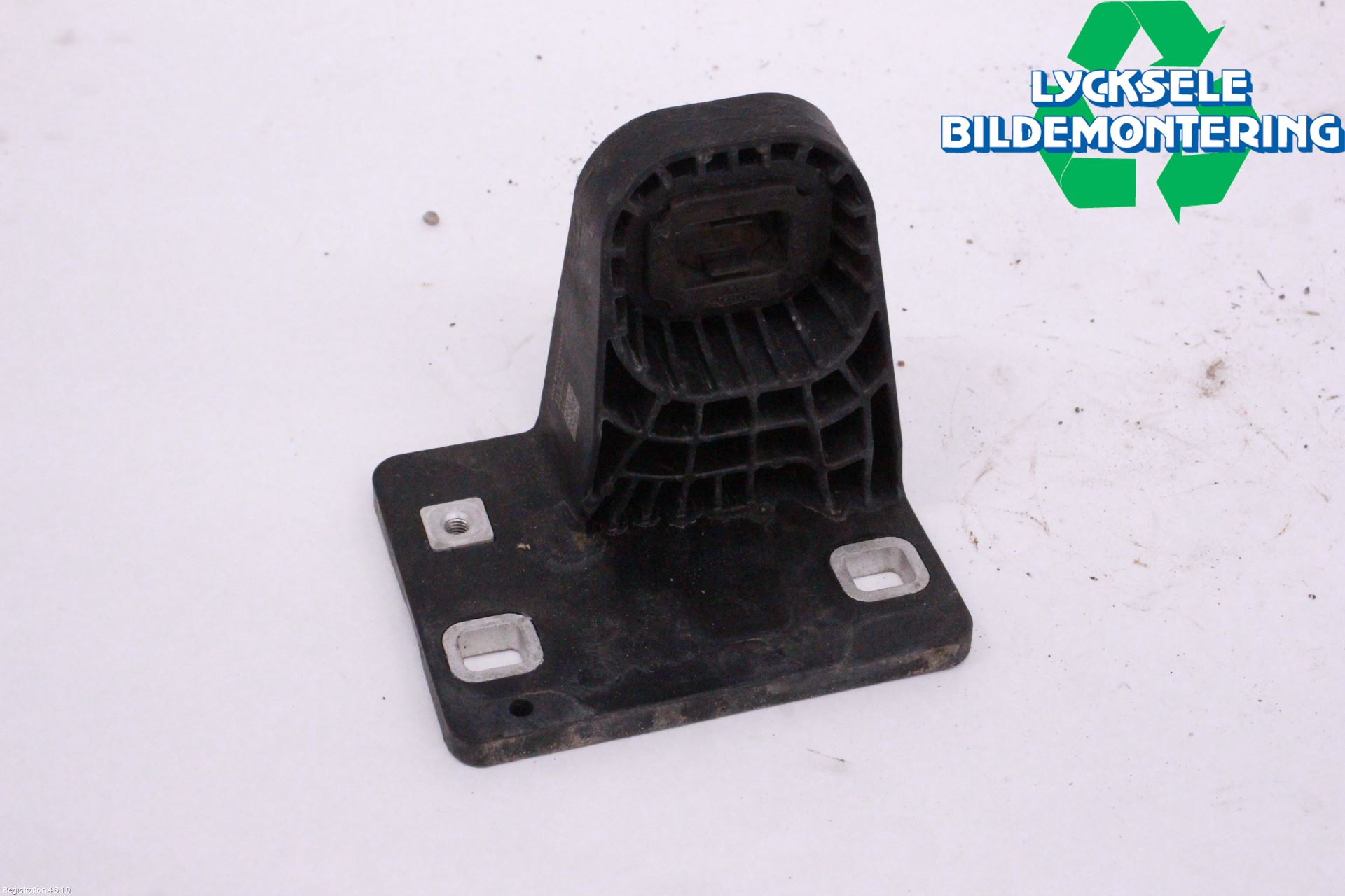 Volkswagen VW ID.4 21- Kylarfäste-Ram-Balk