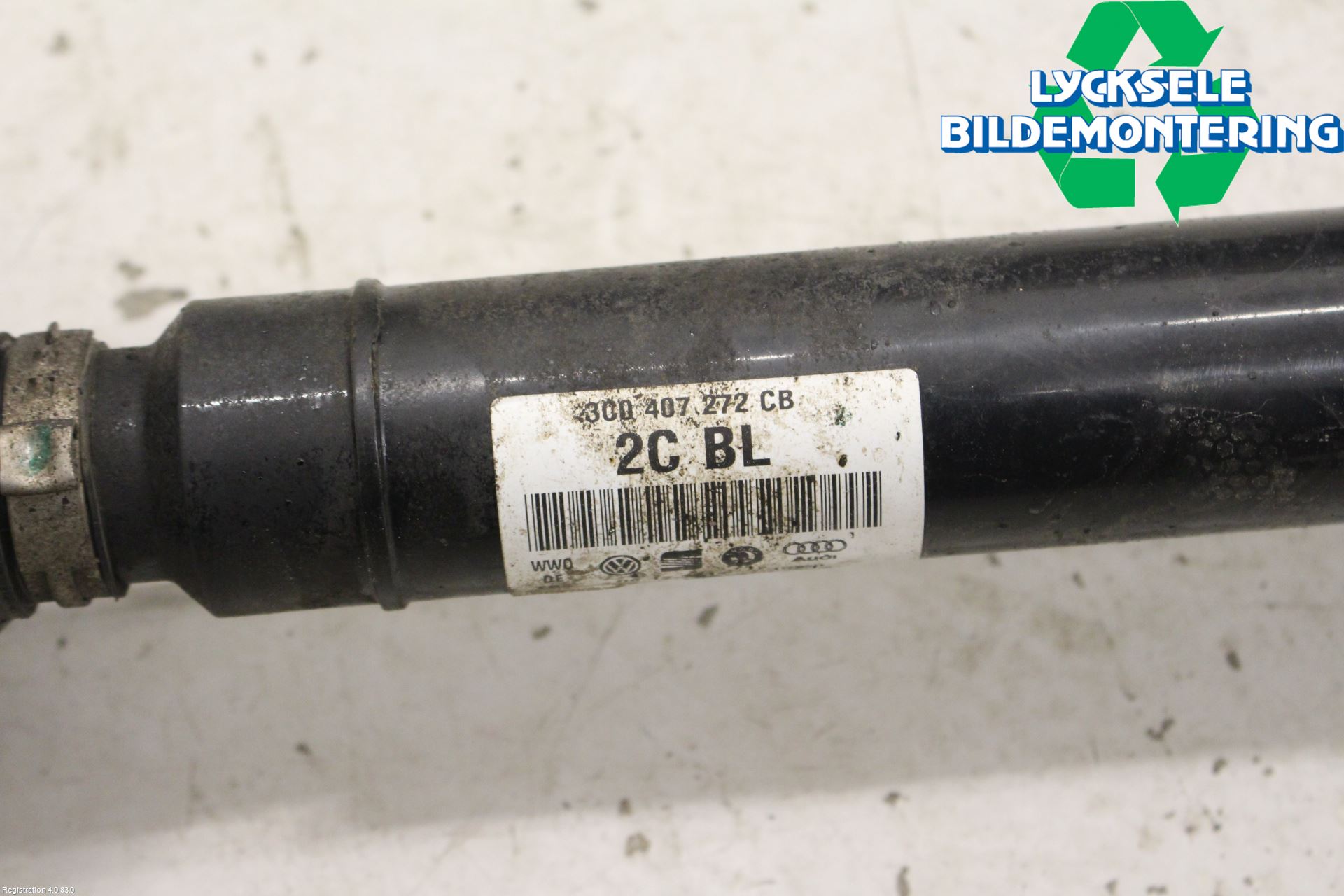 Volkswagen VW PASSAT 11-14 Drivaxel Fram Höger