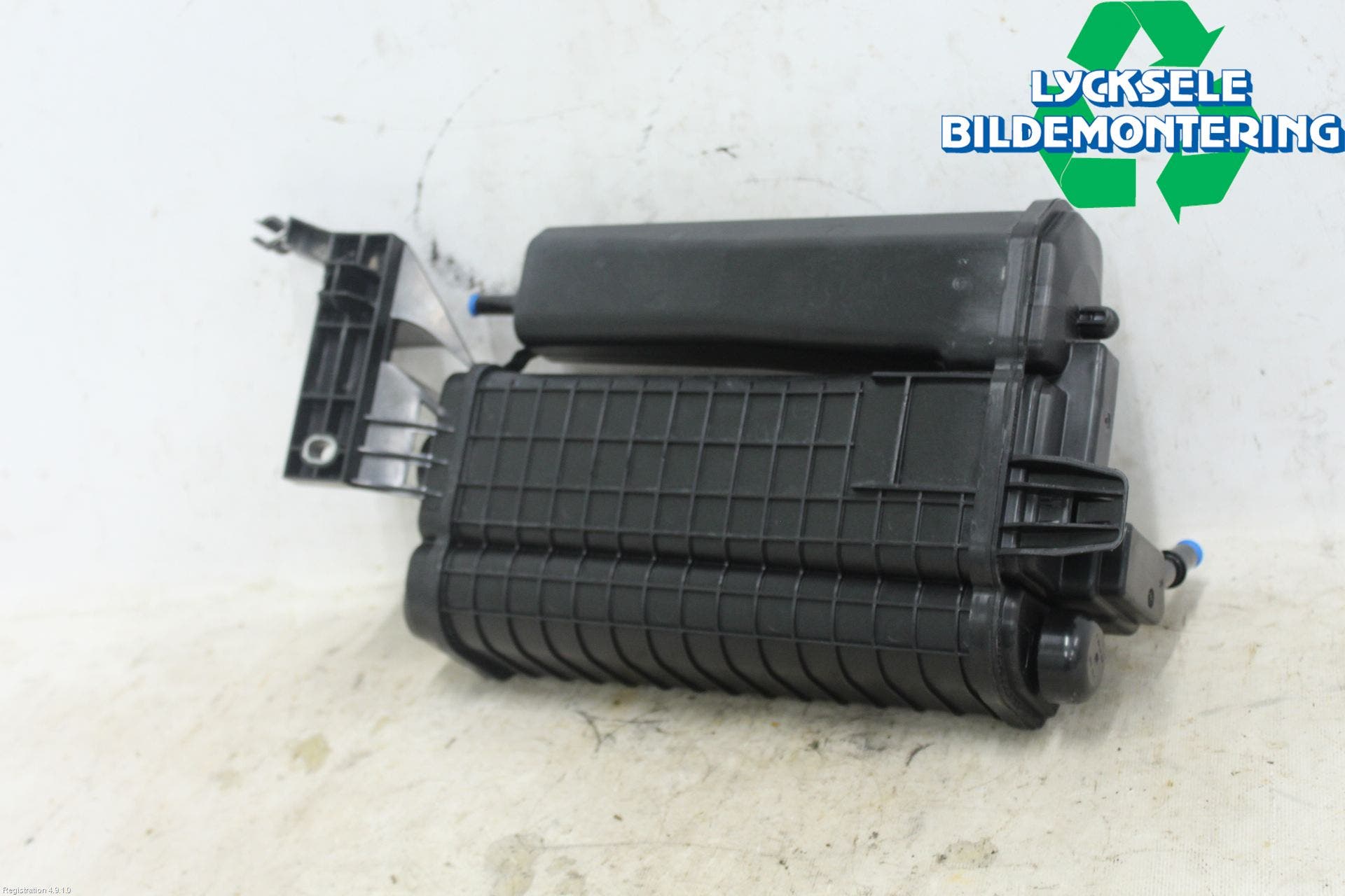 Audi Q3 F3 19- Bränsle Kolkanister