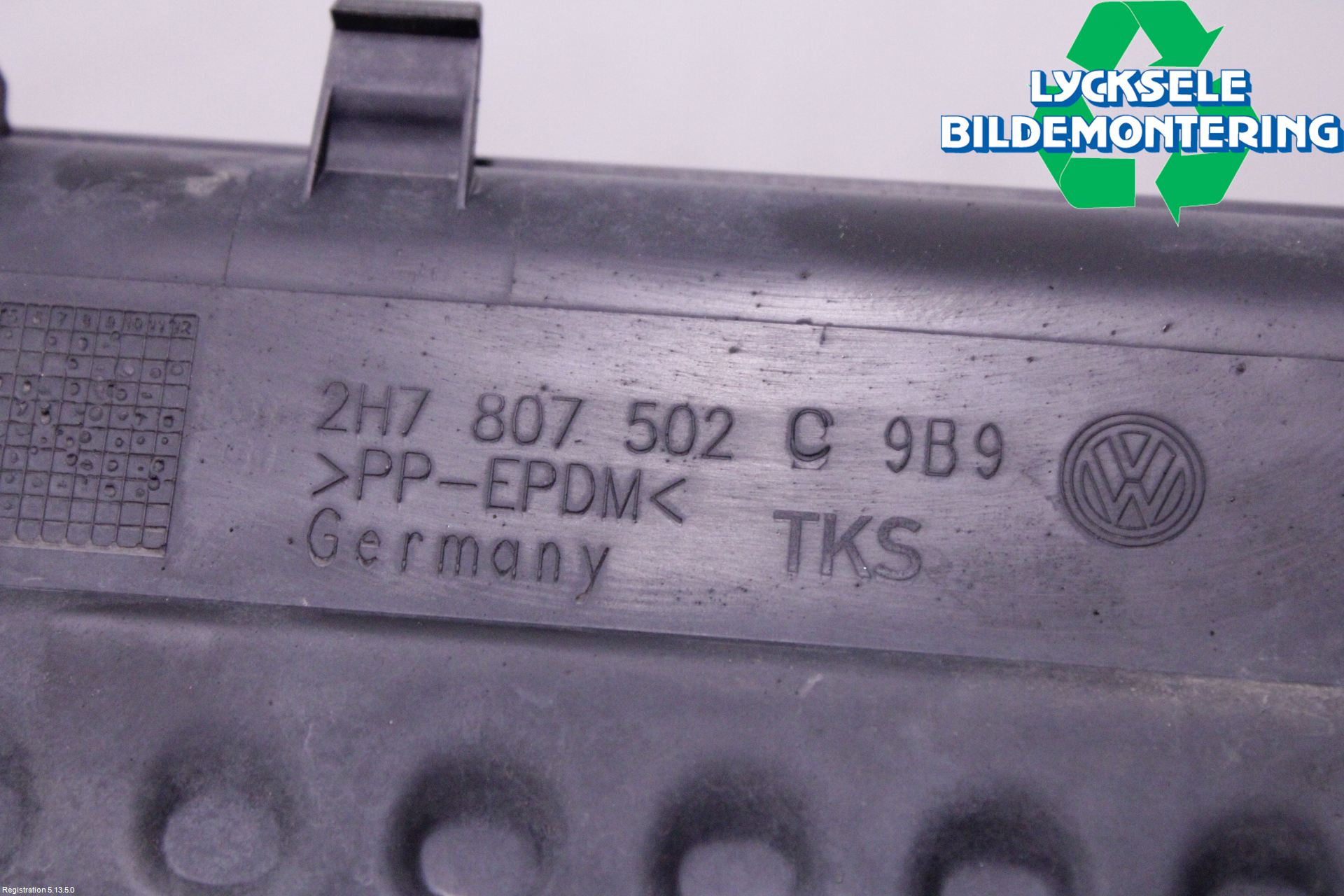Volkswagen VW AMAROK 2H 10-22 Stötfångardel Bak Mitt