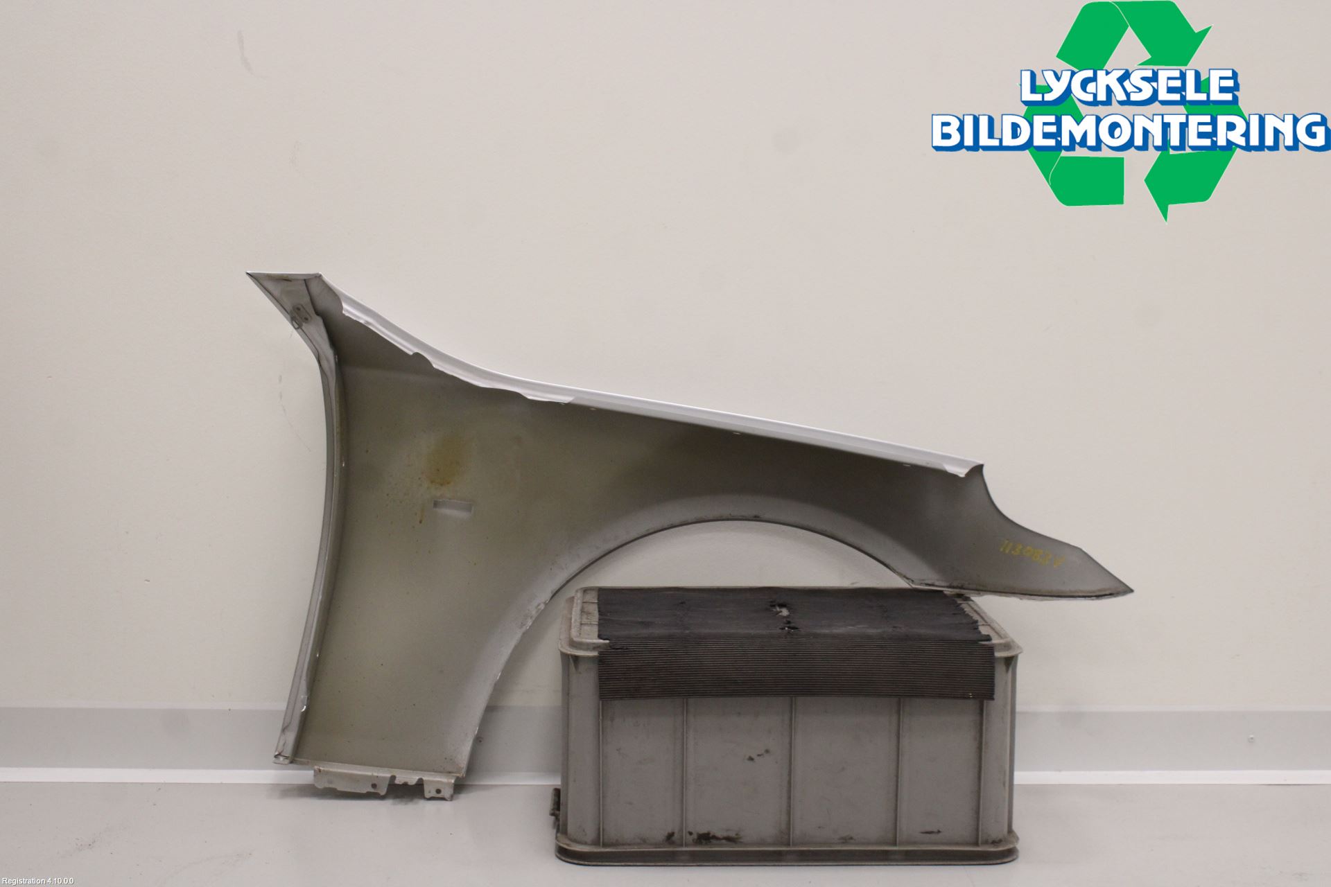 BMW 5 E60/61 Sed/Tou 02-10 Skärm Fram Vänster