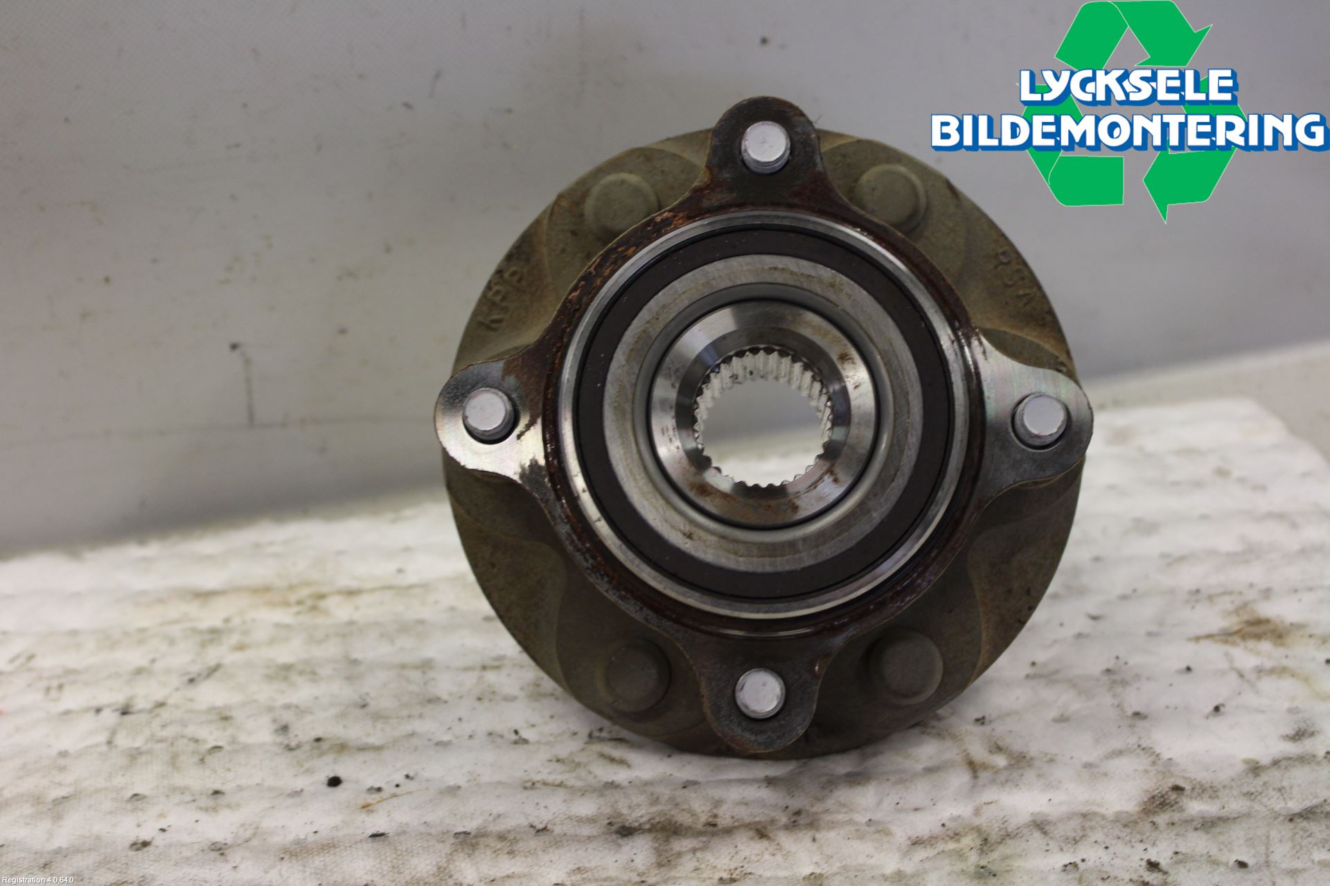 Toyota HILUX 16- Nav Fram