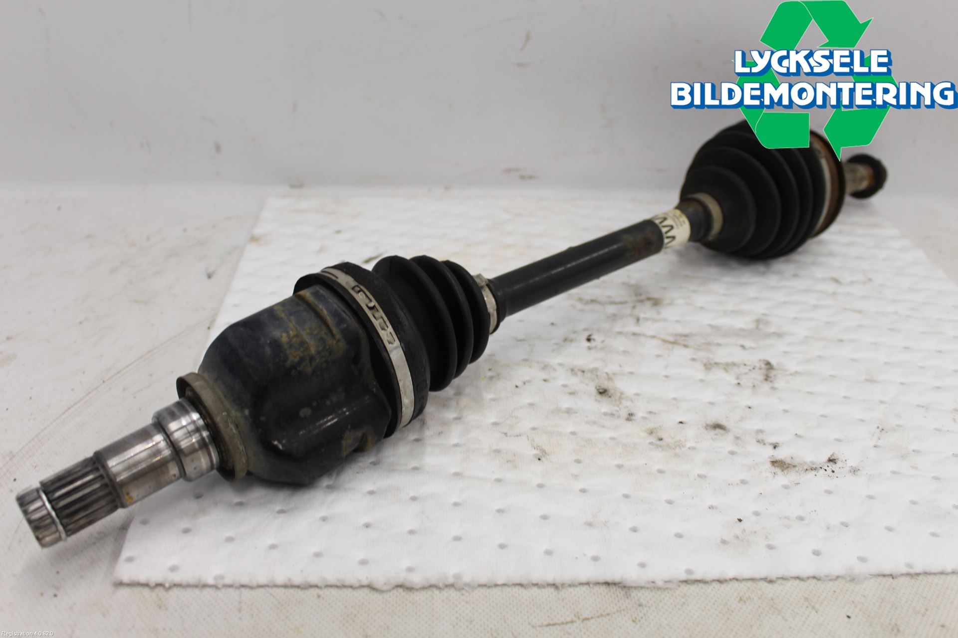 Toyota YARIS XP130 15-20 Drivaxel Fram Vänster