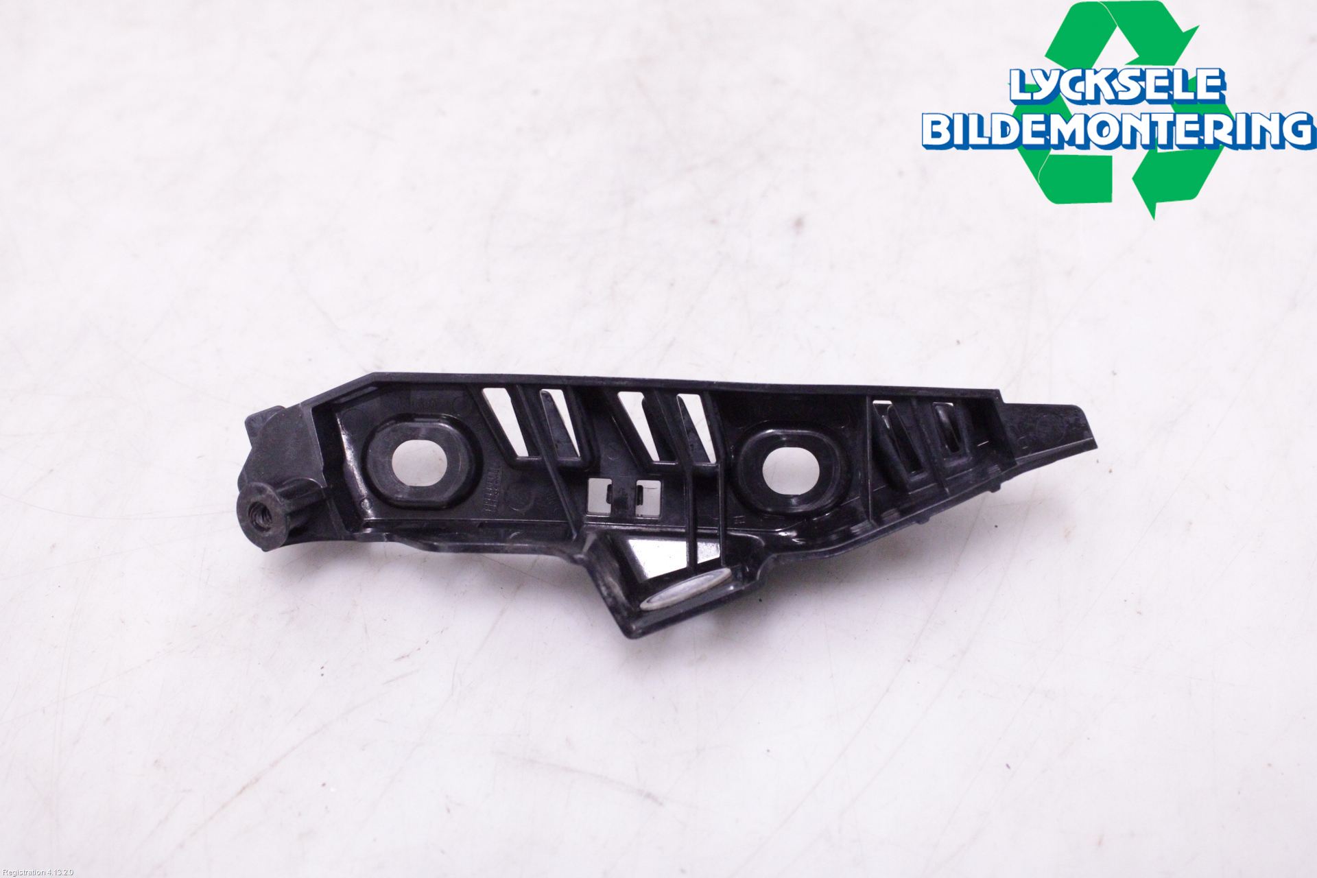 Volkswagen VW PASSAT 15-19 Stötfångarfäste Fram Hö