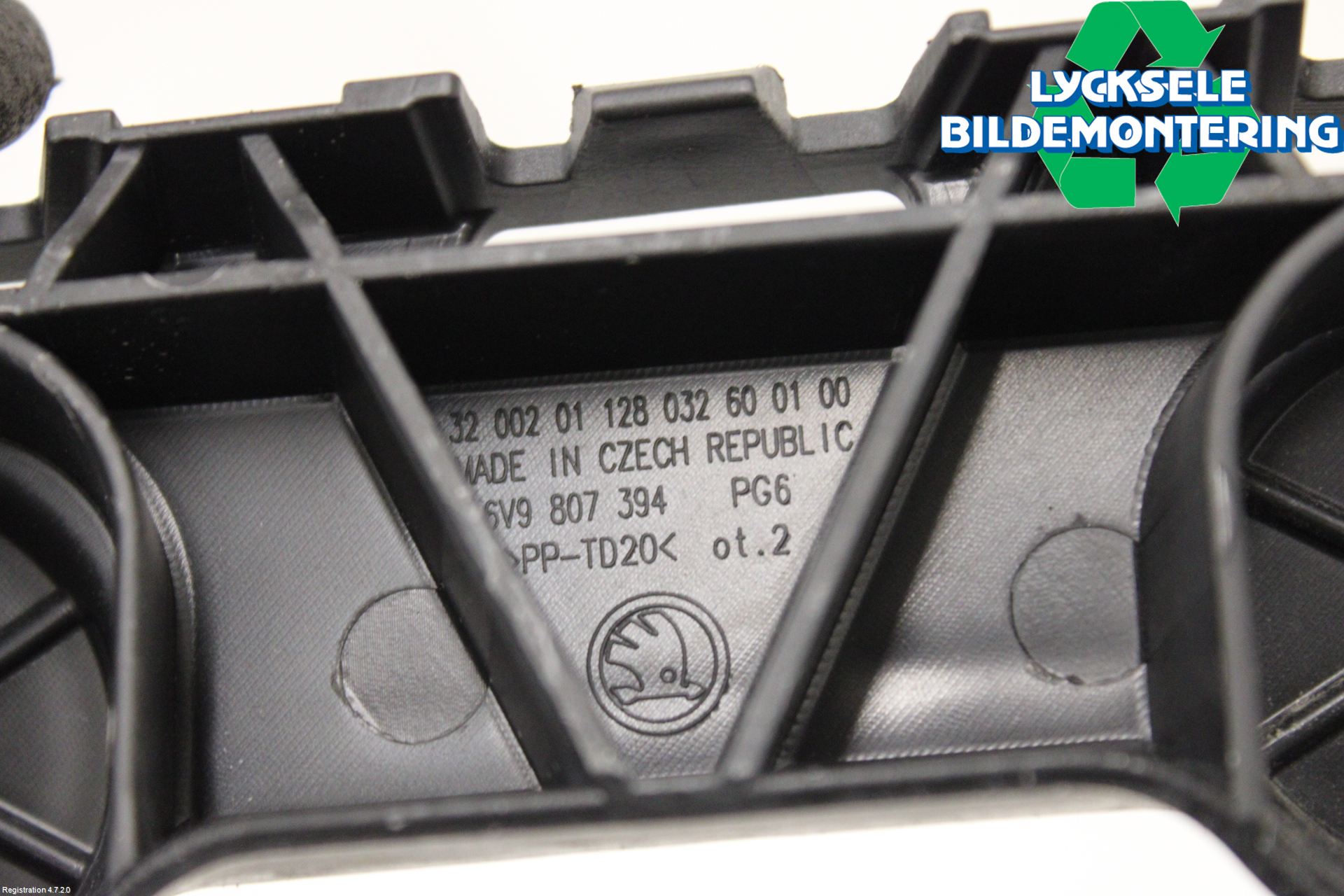 Skoda FABIA 15-21 Stötfångarfäste Bak Hö