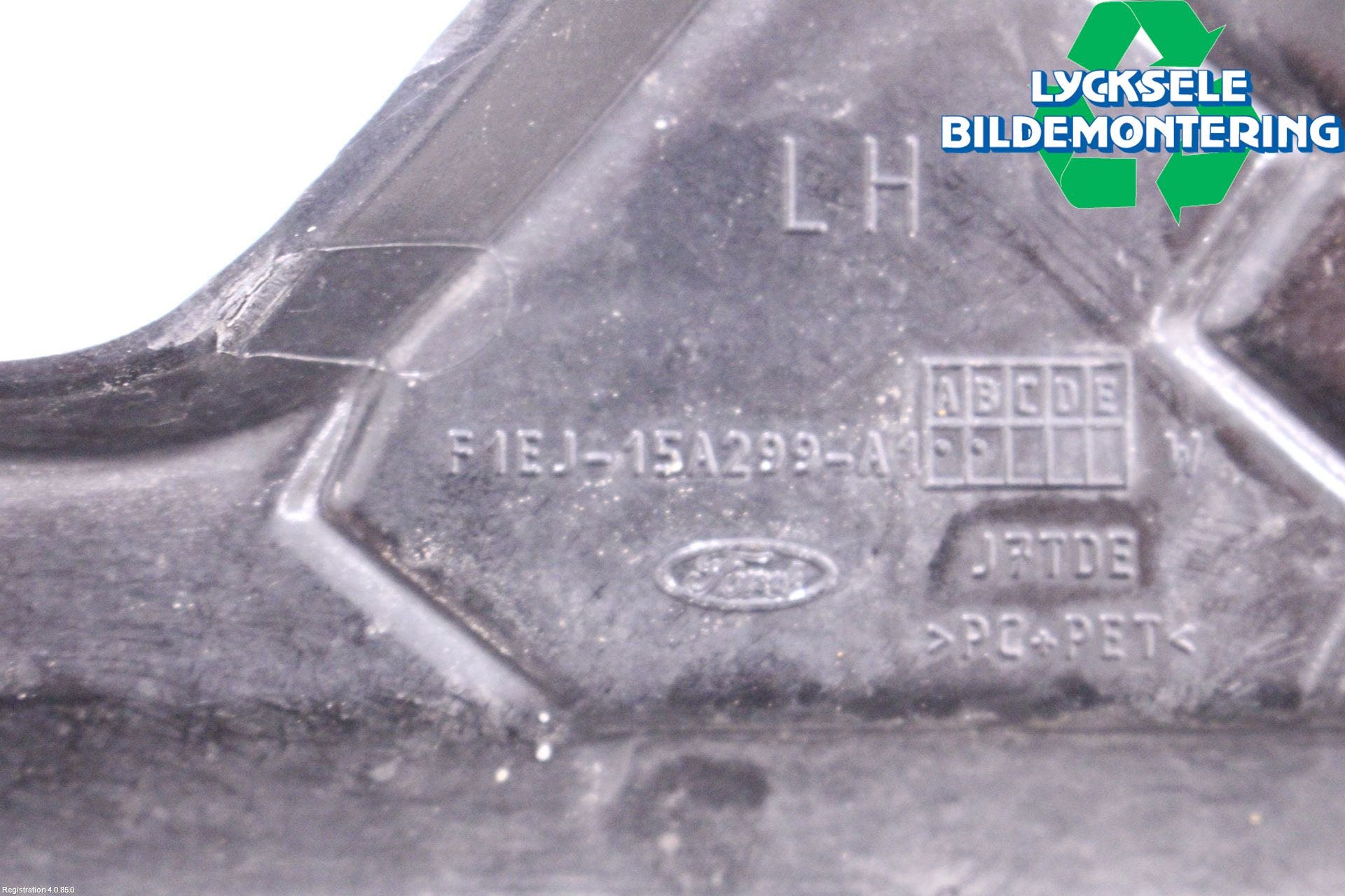 Ford FOCUS 15-18 Dimljussarg Fram