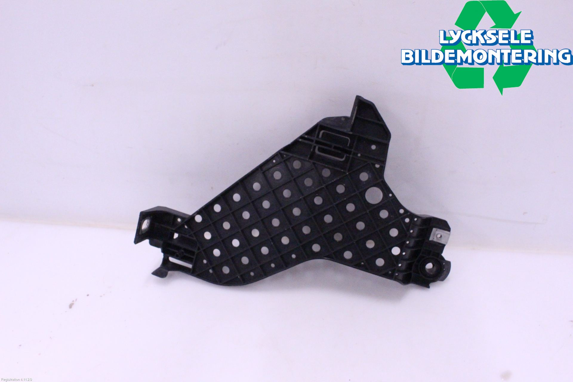 Audi Q3 8U 12-18 Strålkast Fästsarg