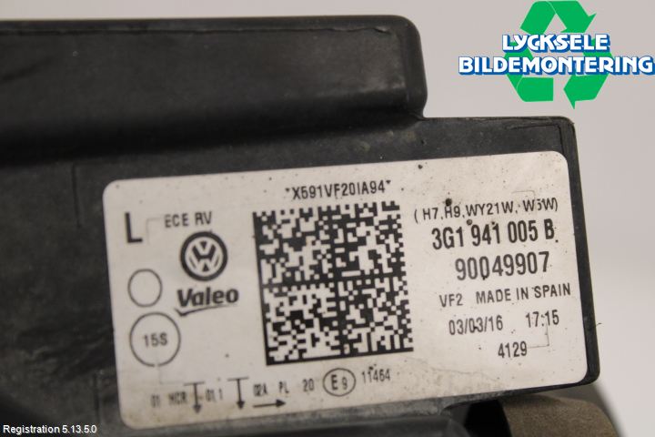 Volkswagen VW PASSAT 15-19 Strålkastare Vänster