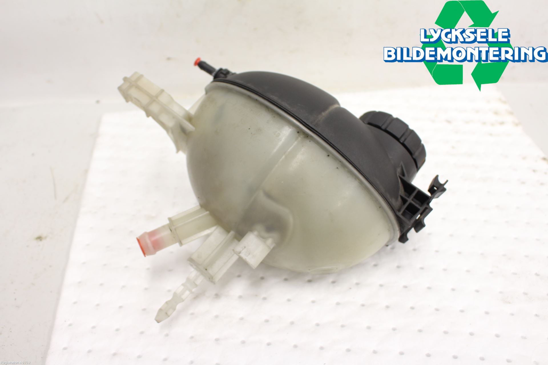 Mercedes-Benz MB E-KLASS (W212) 09-16 Expansionstank