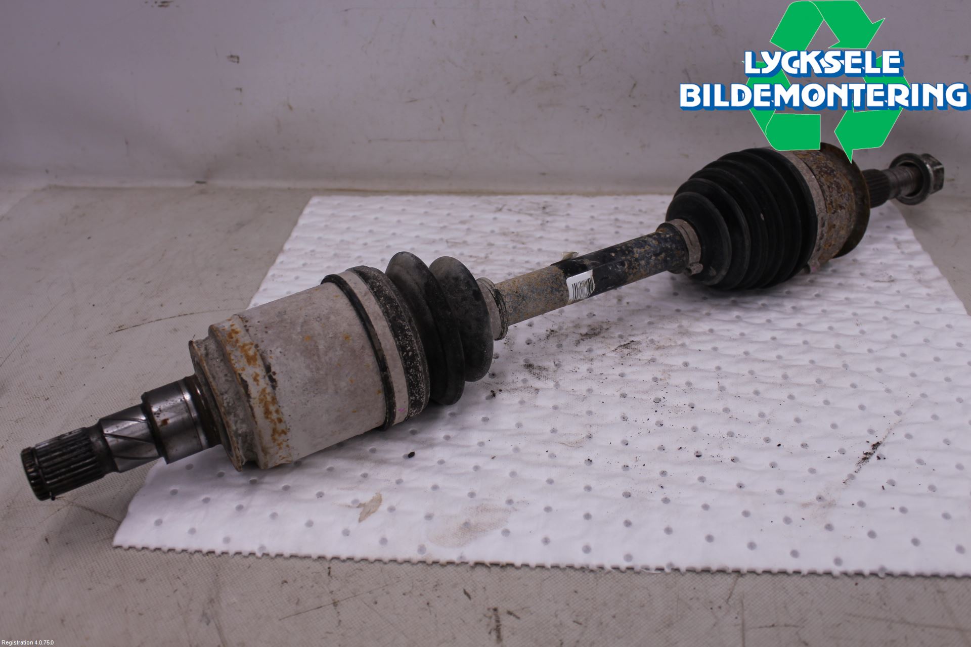 Nissan NAVARA 05-16 Drivaxel Fram Vänster