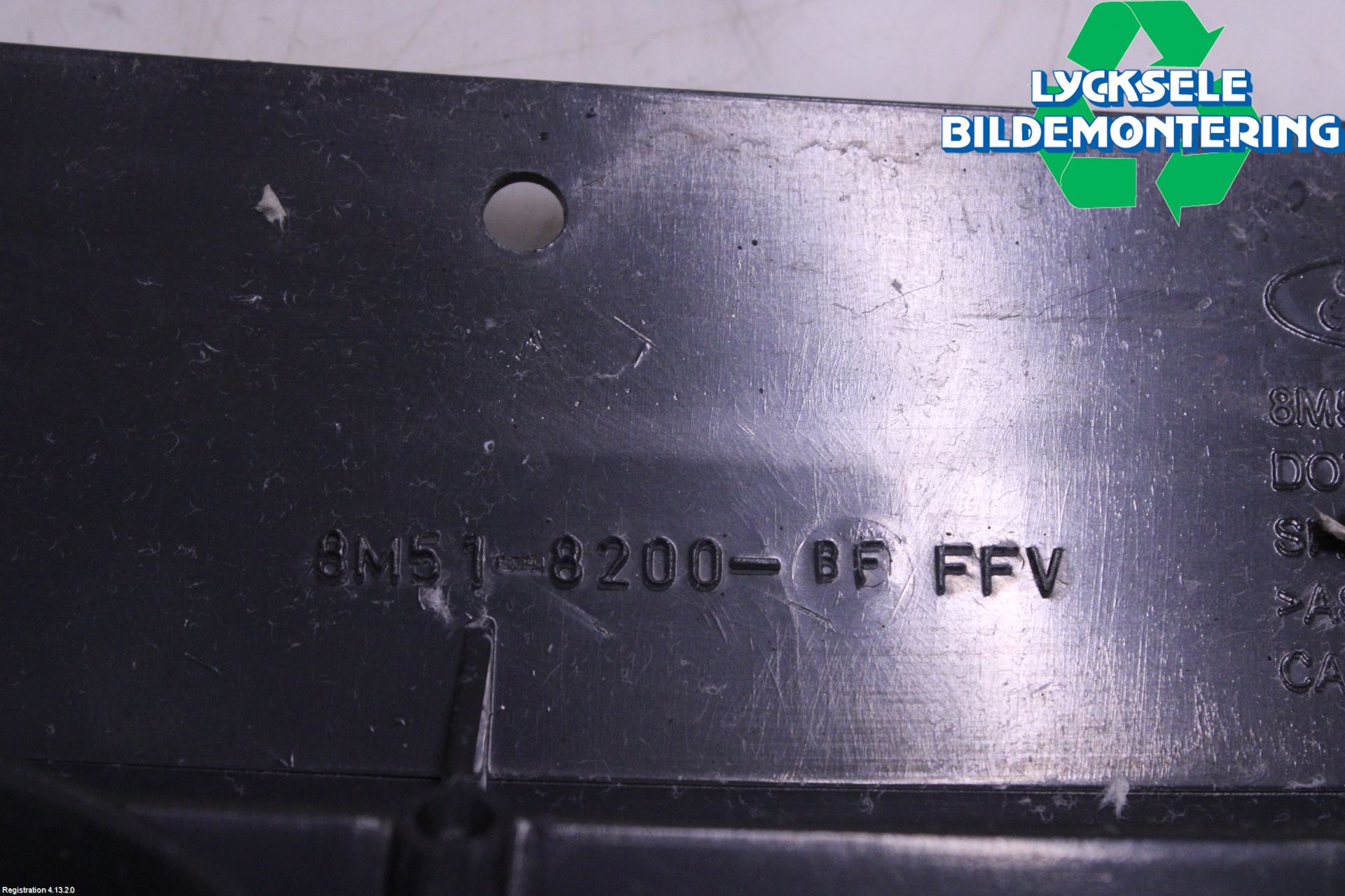 Ford FOCUS 08-11 Grill Komp