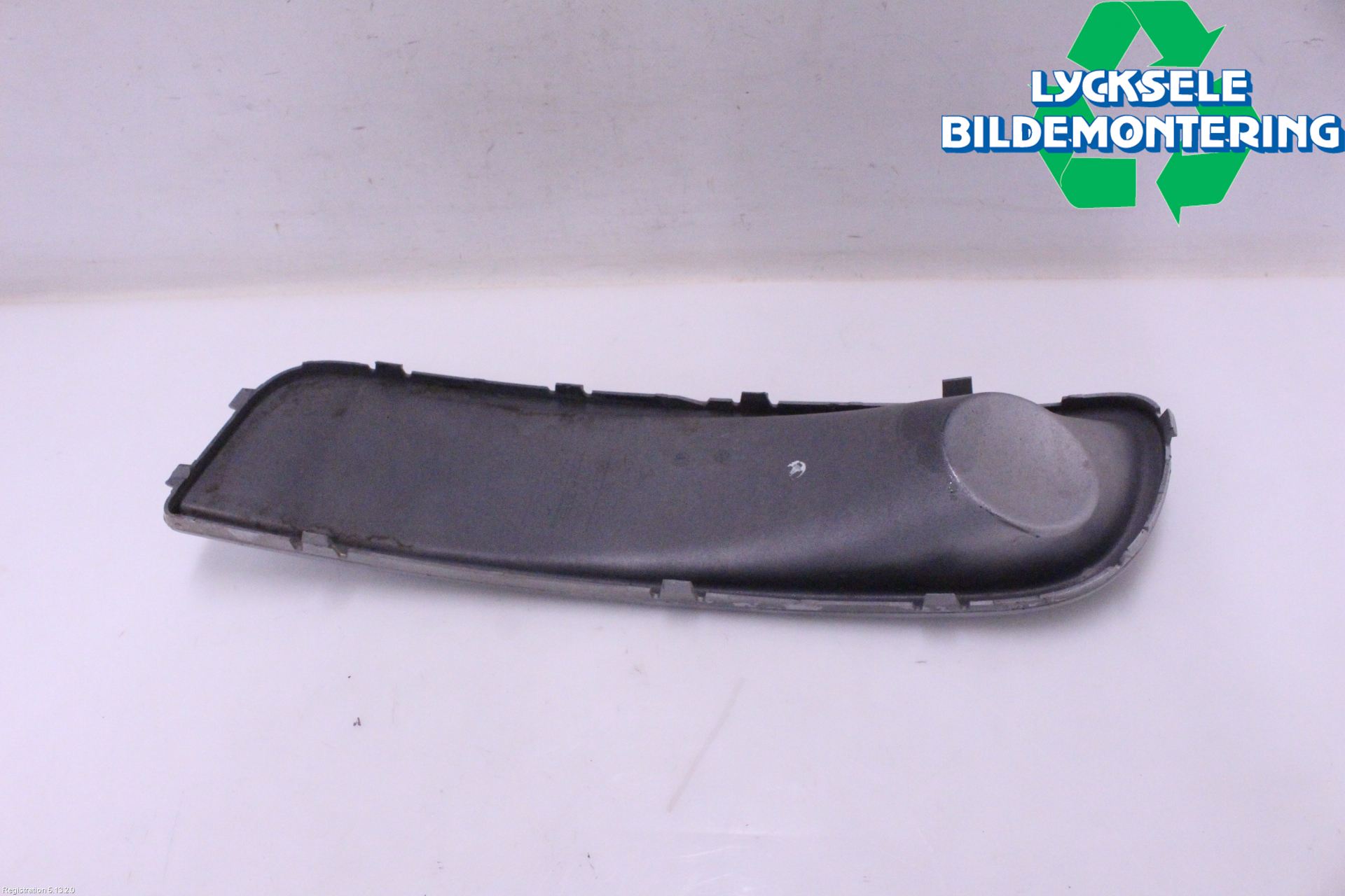 Volkswagen VW TRANSP/CARAVELLE (T5) 04-15 Grilldel Höger