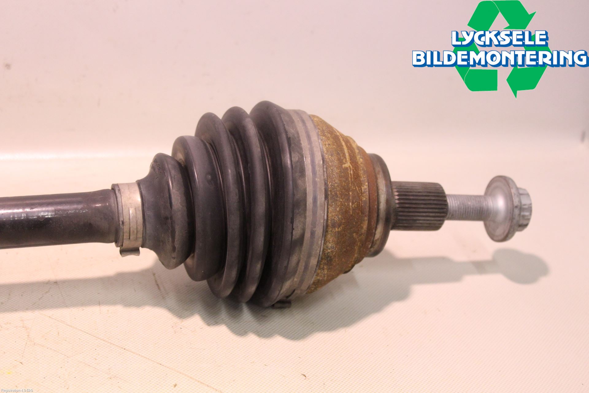 Seat TARRACO 19- Drivaxel Fram Höger